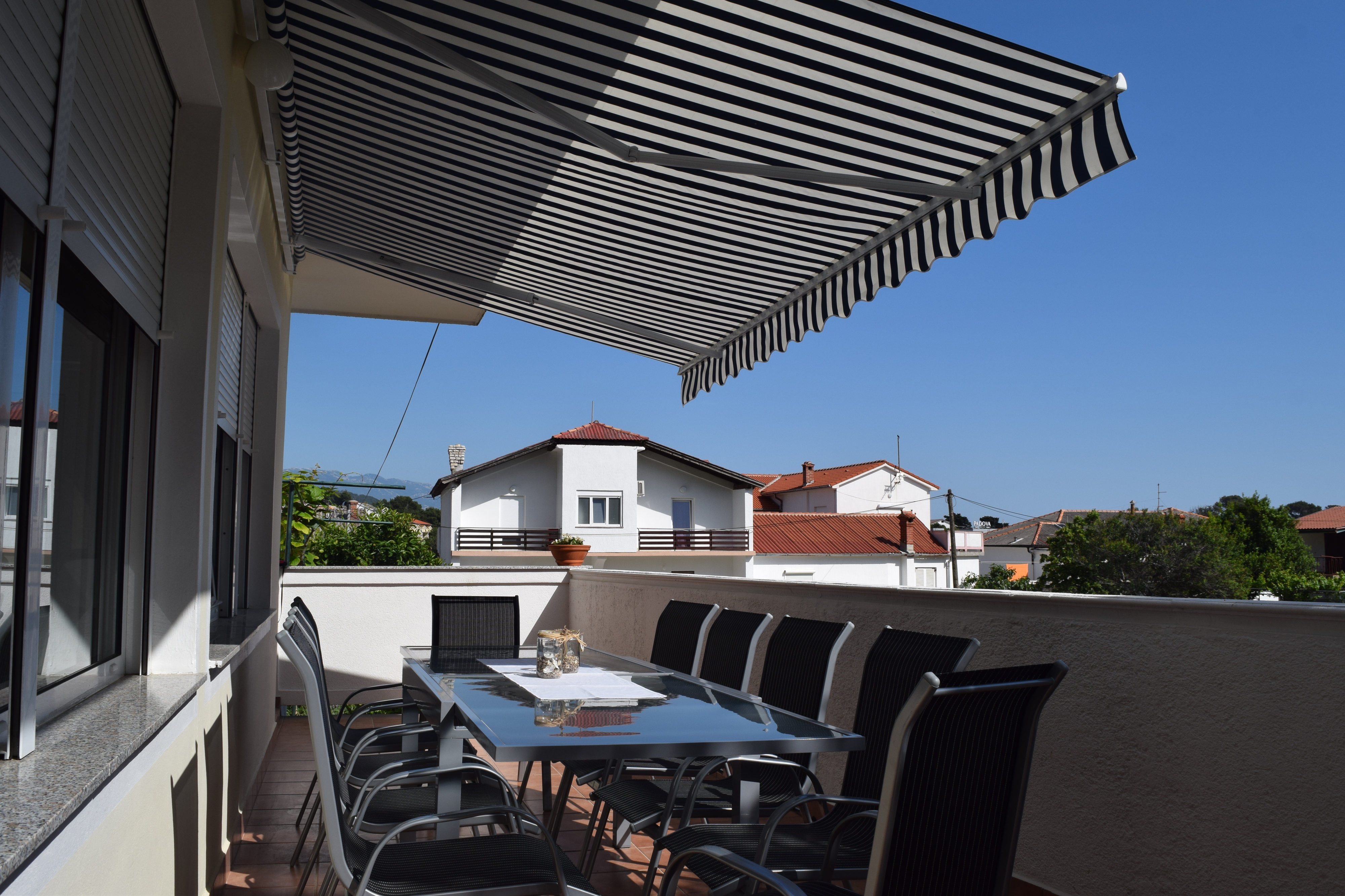 Comfortable and spacious apartment with terrace Rab  A-a