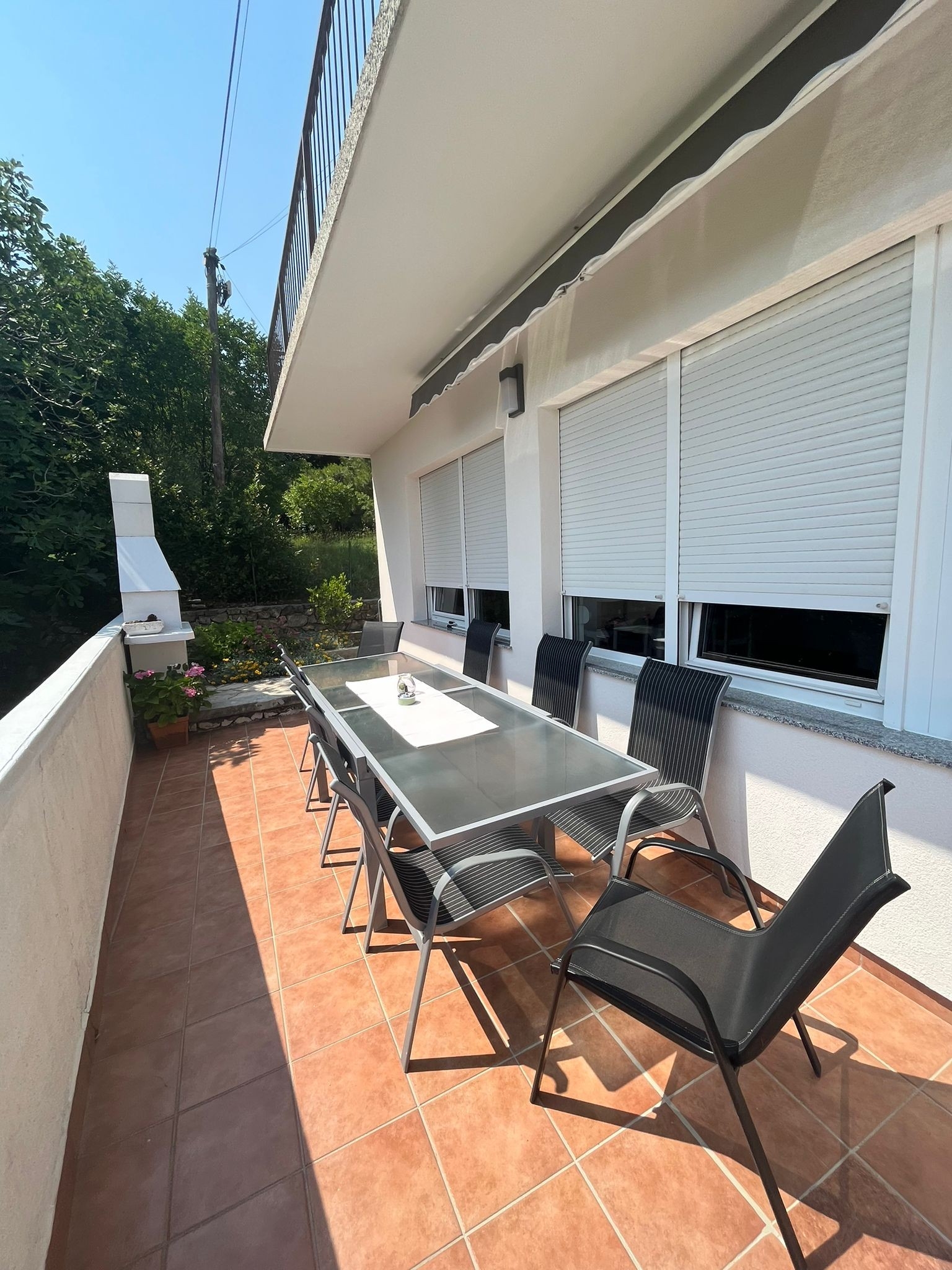Comfortable and spacious apartment with terrace Rab  A-a