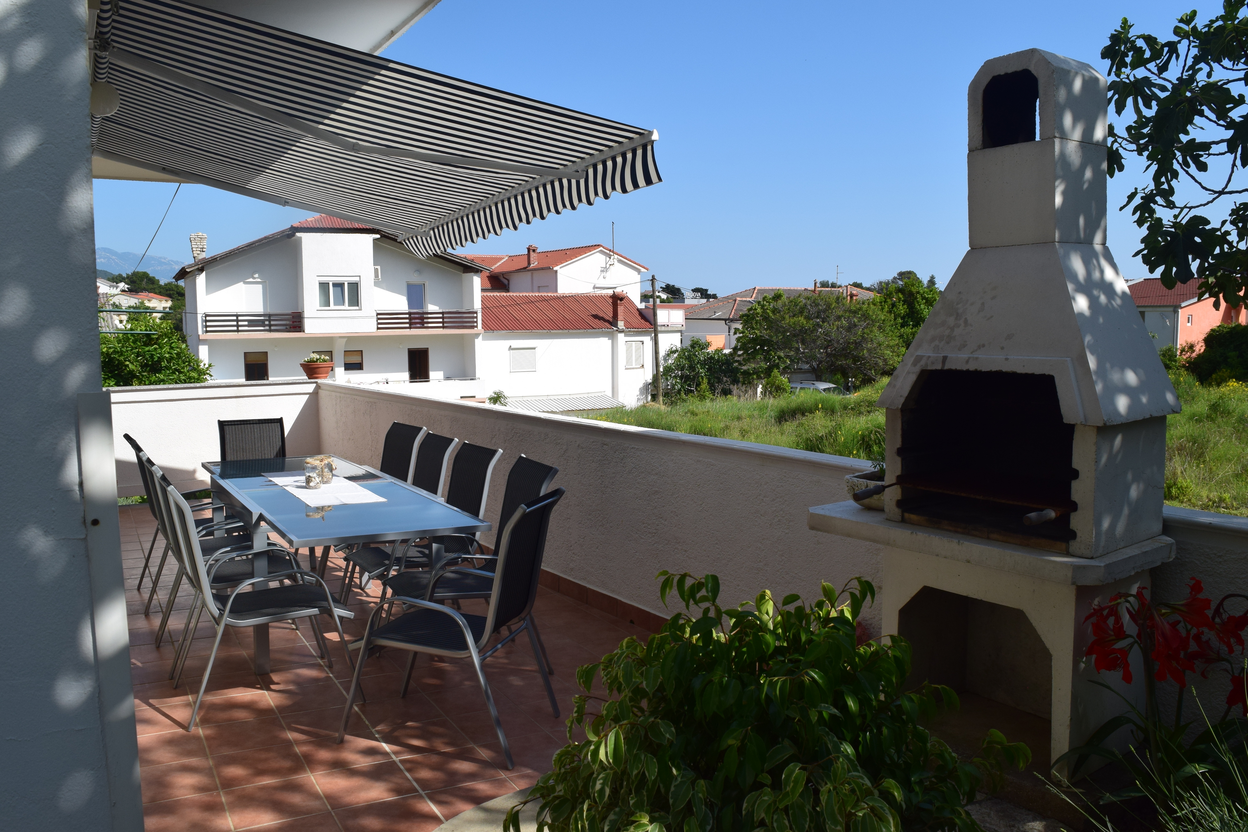 Comfortable and spacious apartment with terrace Rab  A-a