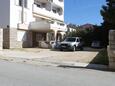 Parkiralište Novalja, Pag, Parkiralište 12413 - Apartmani blizu mora.