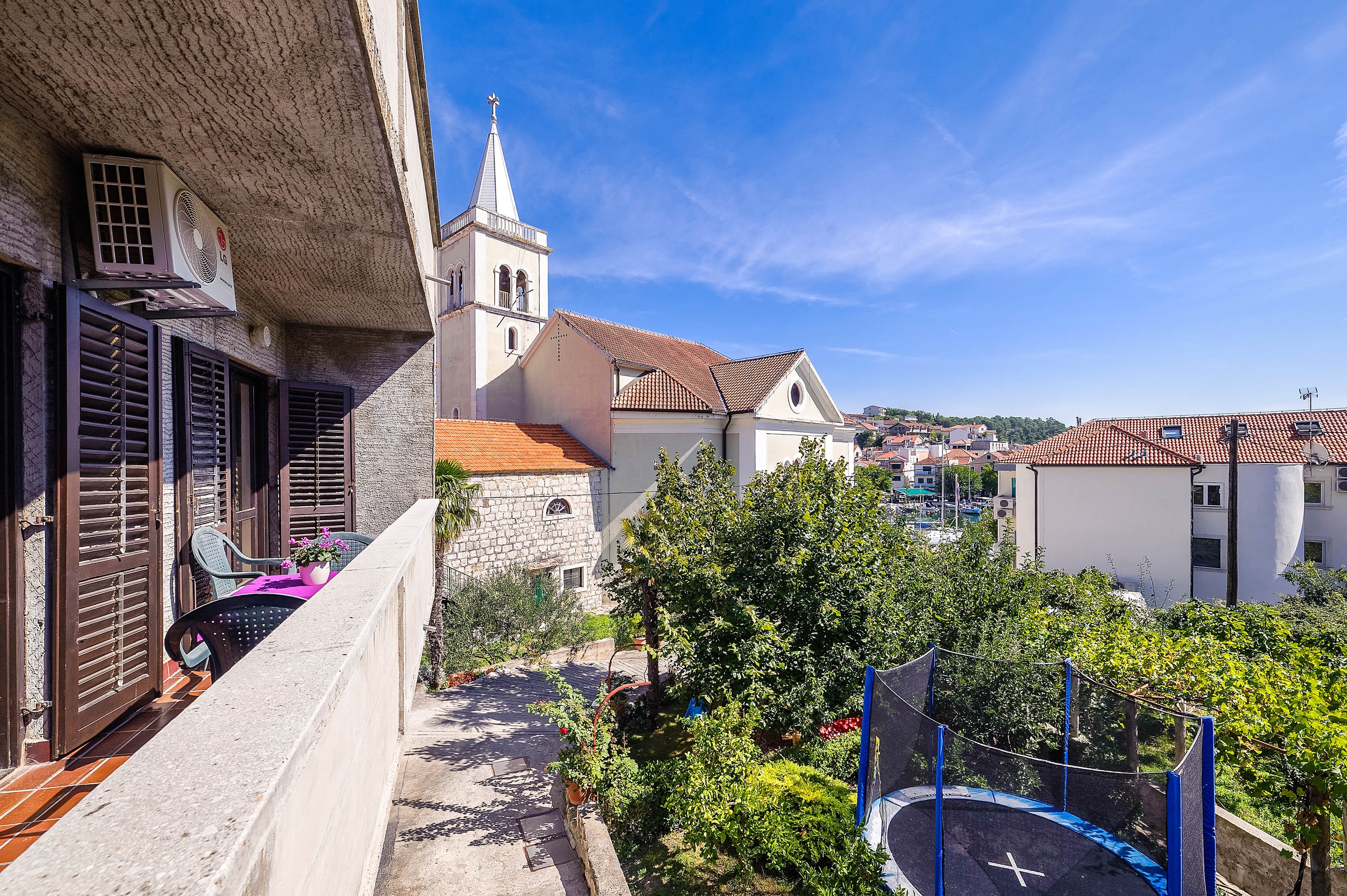 Four bedroom apartment with balcony and sea view Zaton, Krka  A-a