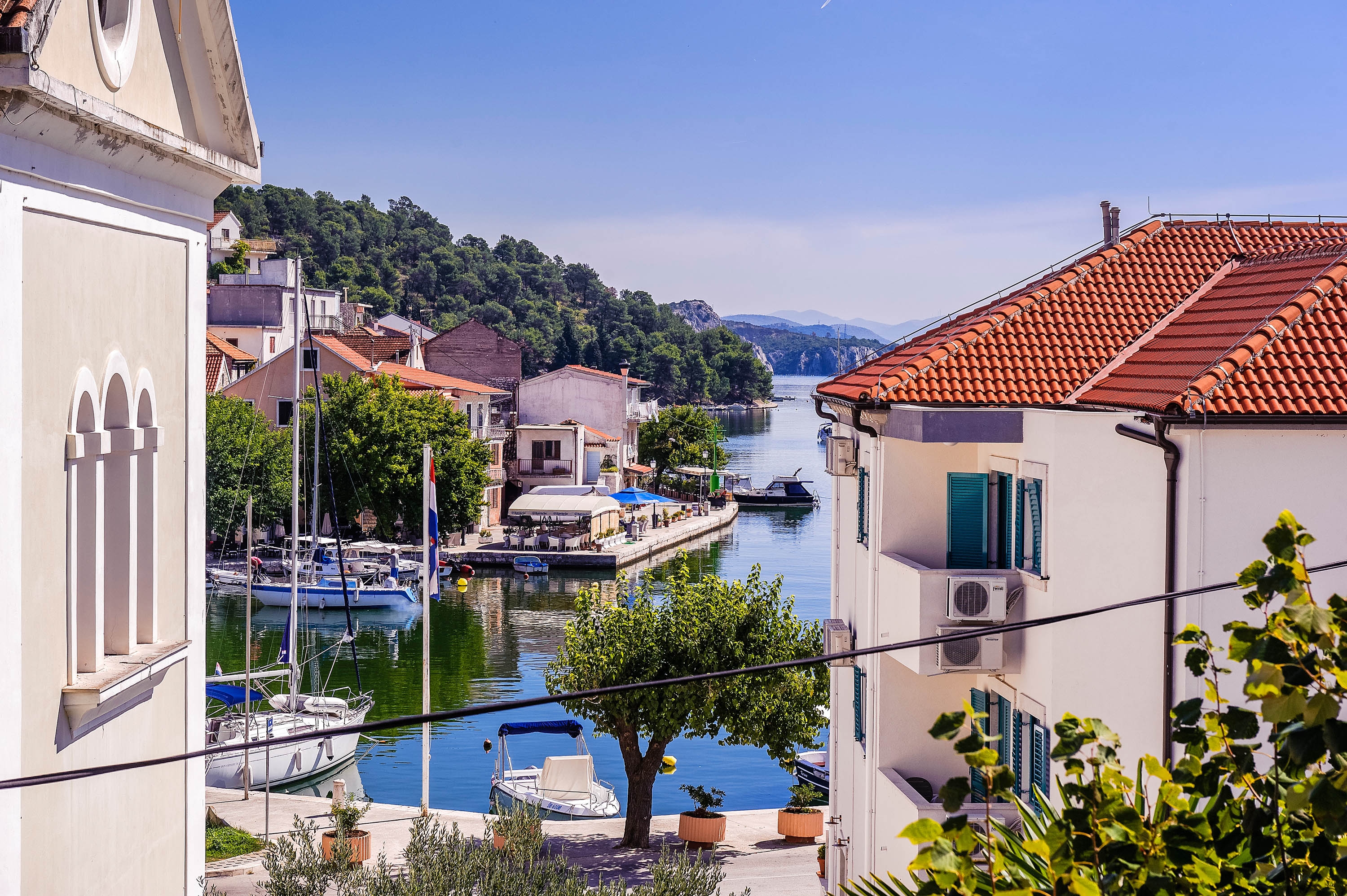 Four bedroom apartment with balcony and sea view Zaton, Krka  A-a