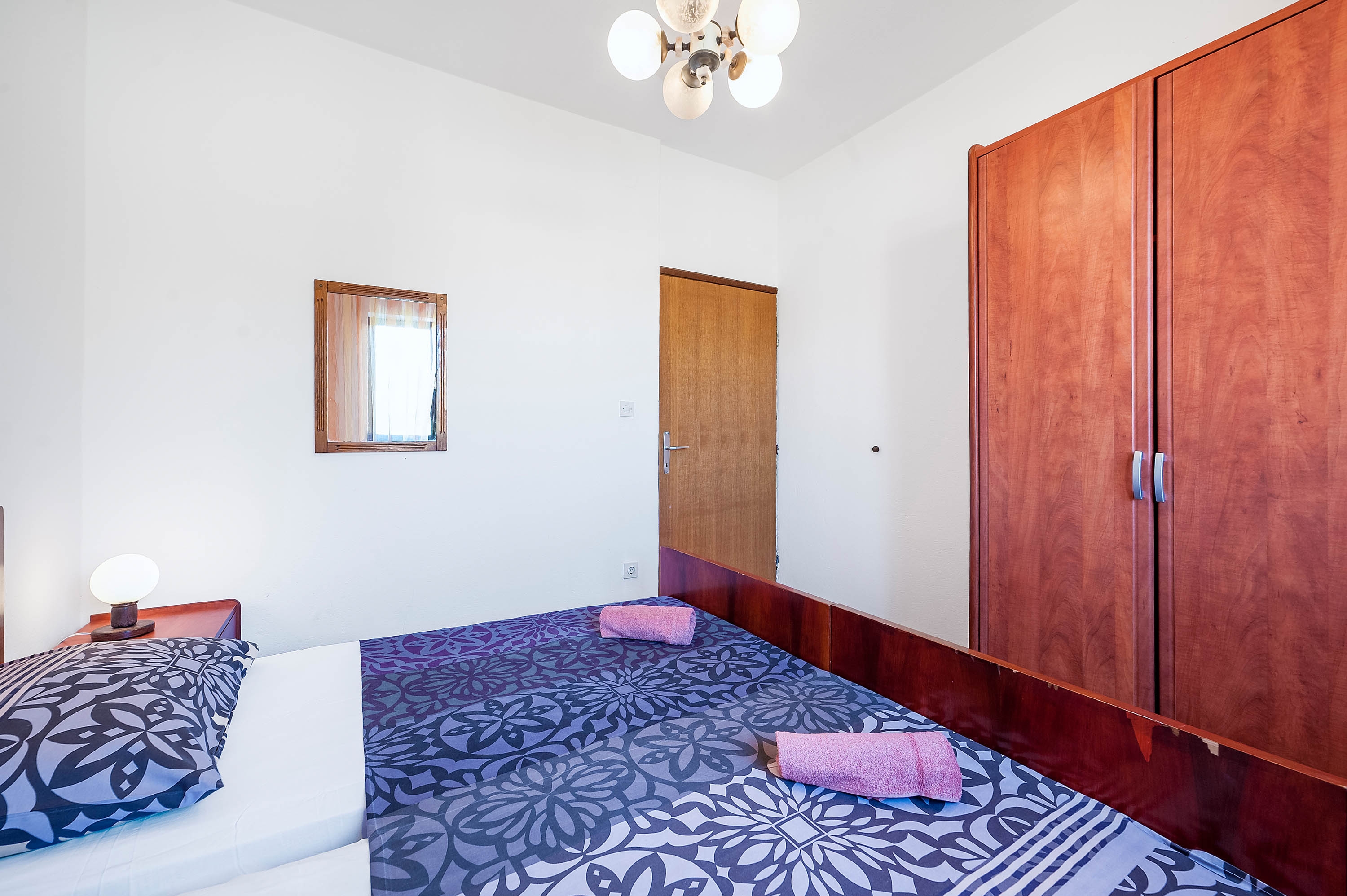 Four bedroom apartment with balcony and sea view Zaton, Krka  A-a