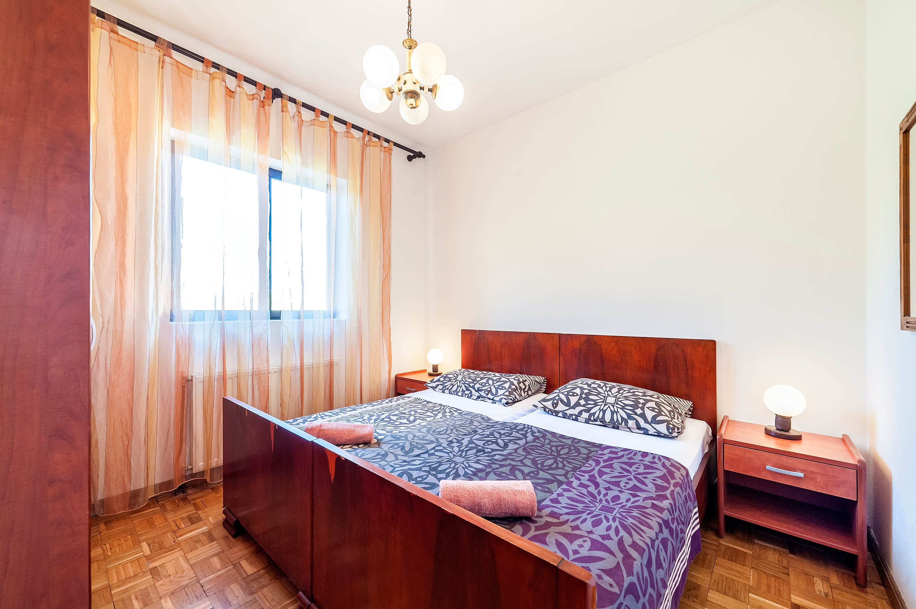 Four bedroom apartment with balcony and sea view Zaton, Krka  A-a