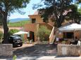 Basina, Hvar, Aparcamiento 12420 - Apartamentos with pebble beach.