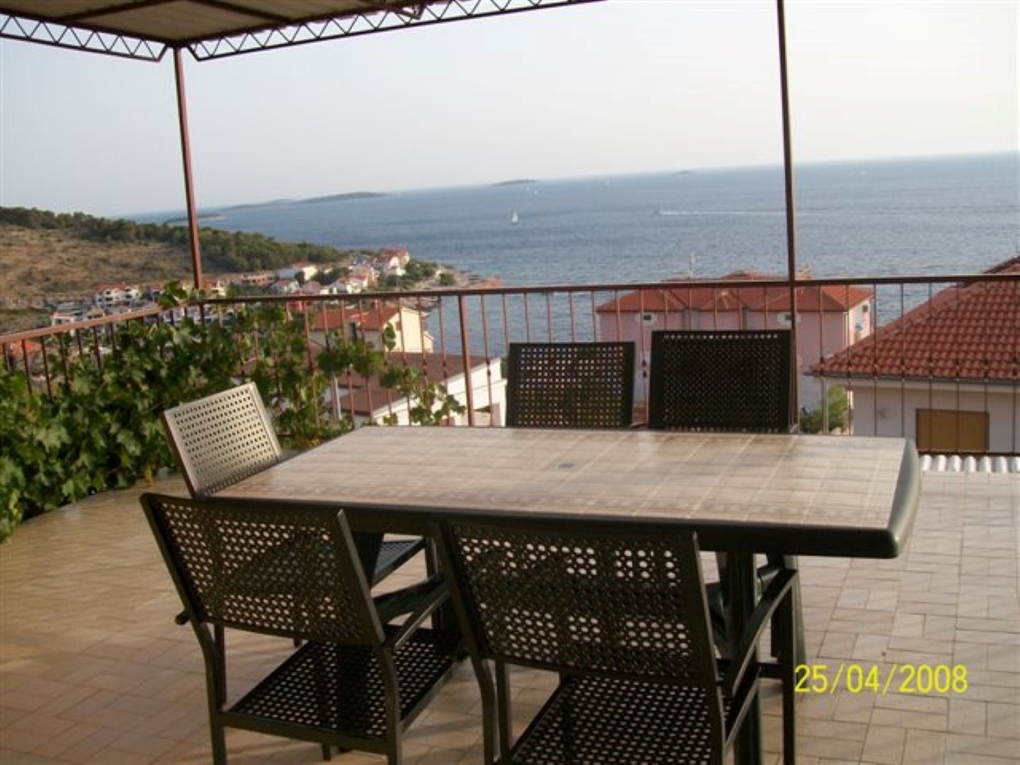 Two bedroom apartment with terrace and sea view Bilo, Primošten  A-a