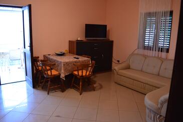 Bilo, Living room in the apartment, air condition available and WiFi.