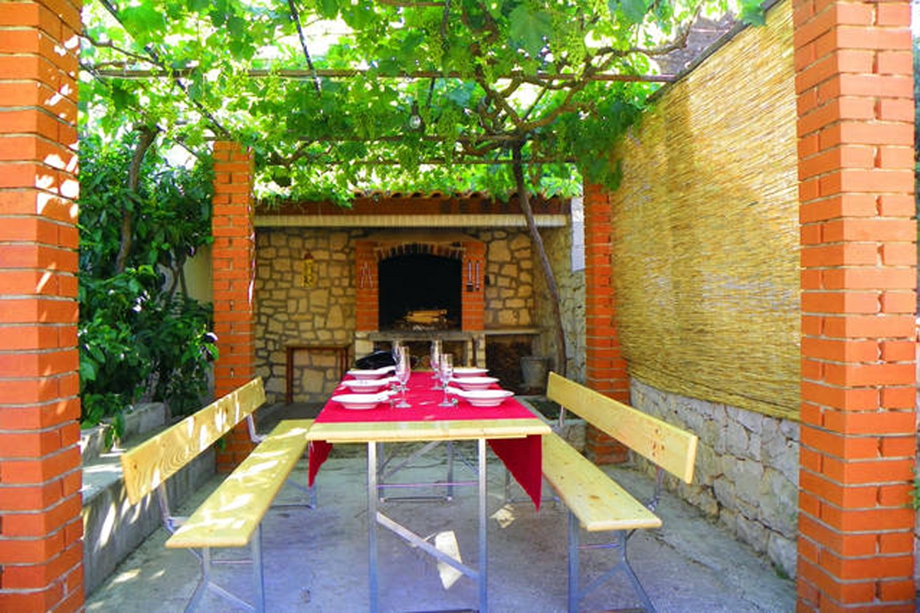 Two bedroom apartment with balcony and sea view Mavarštica, Čiovo (A-12435-a)