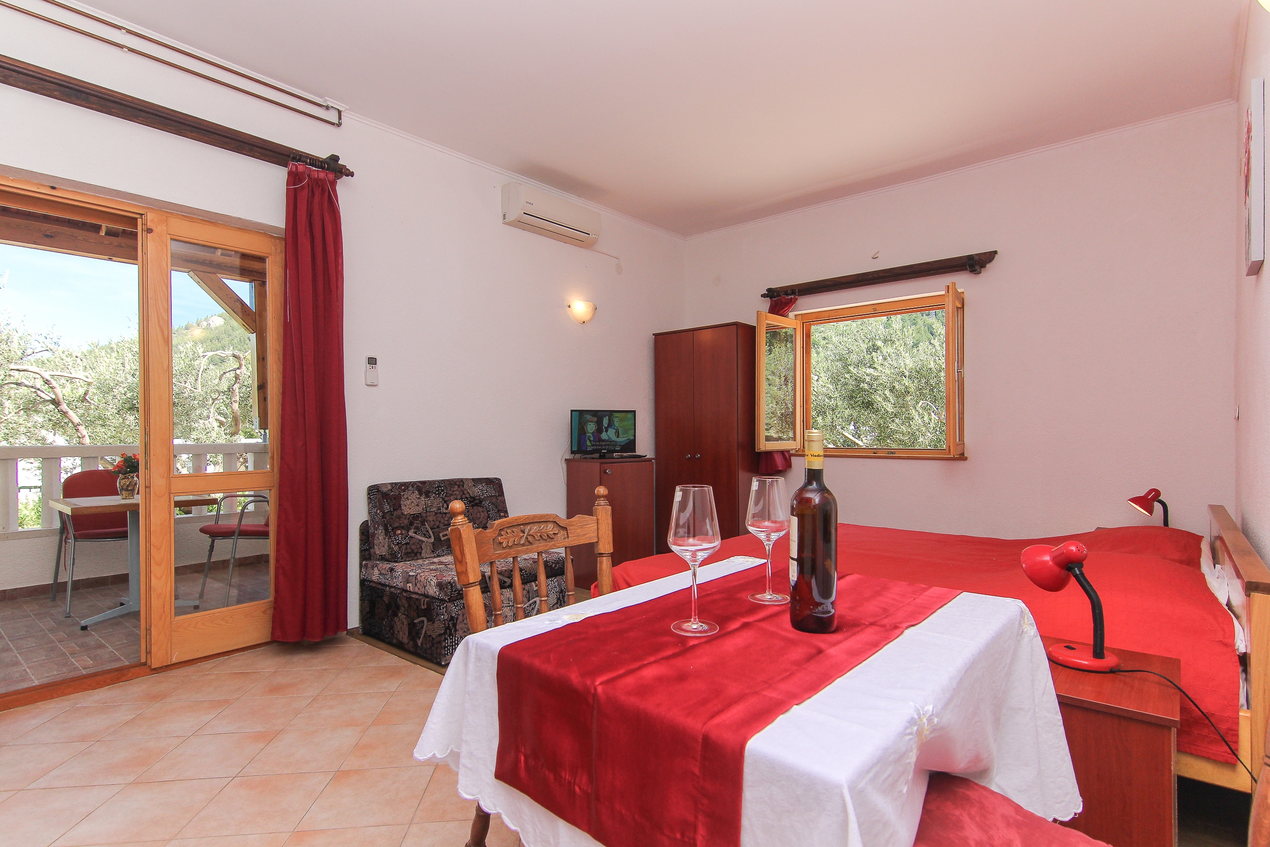 Studio flat with terrace Baška Voda, Makarska (AS-12442-b) Studio flat with terrace Baška Voda, Makarska (AS-12442-b)