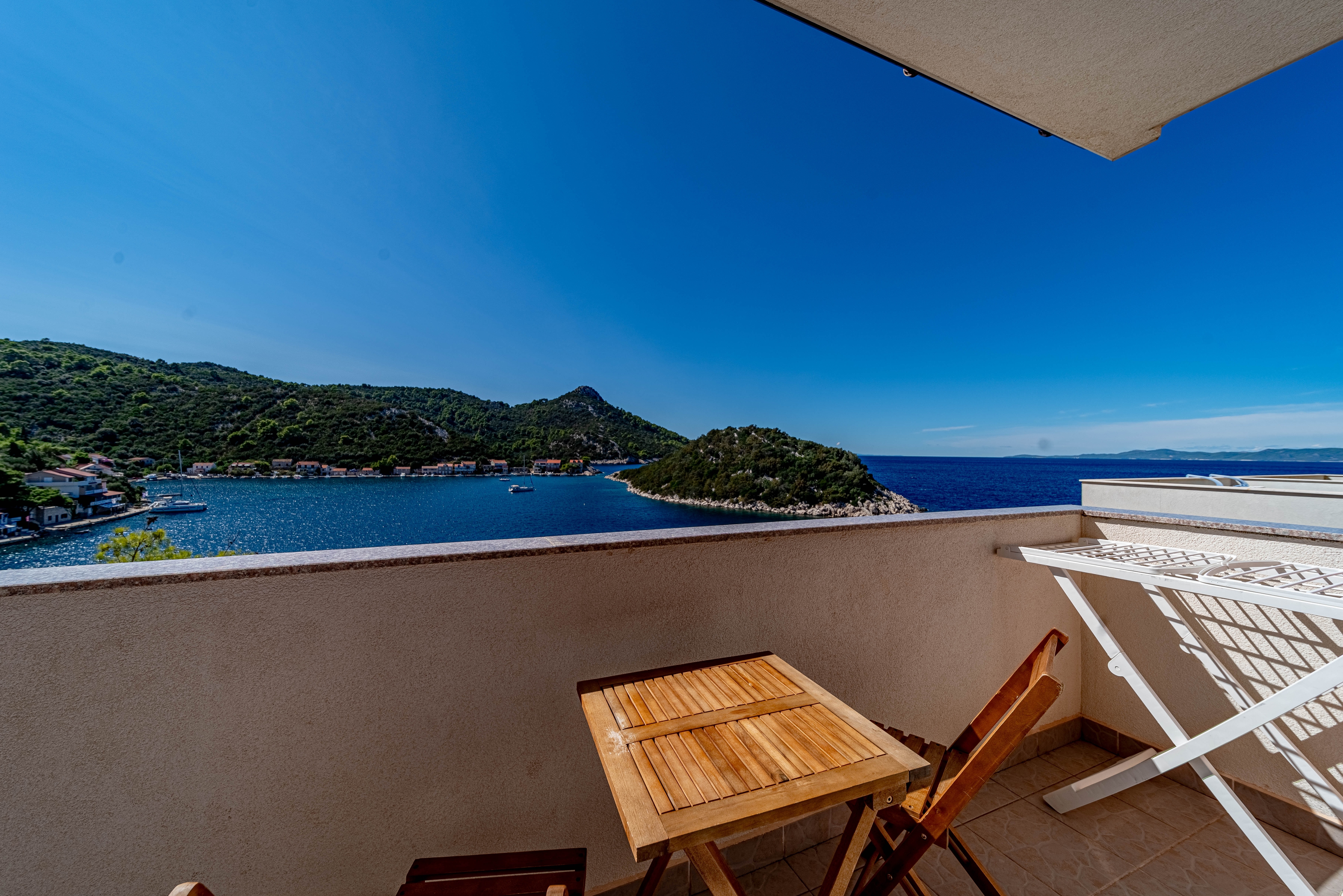 Two bedroom apartment with balcony and sea view Zaklopatica, Lastovo  A-b