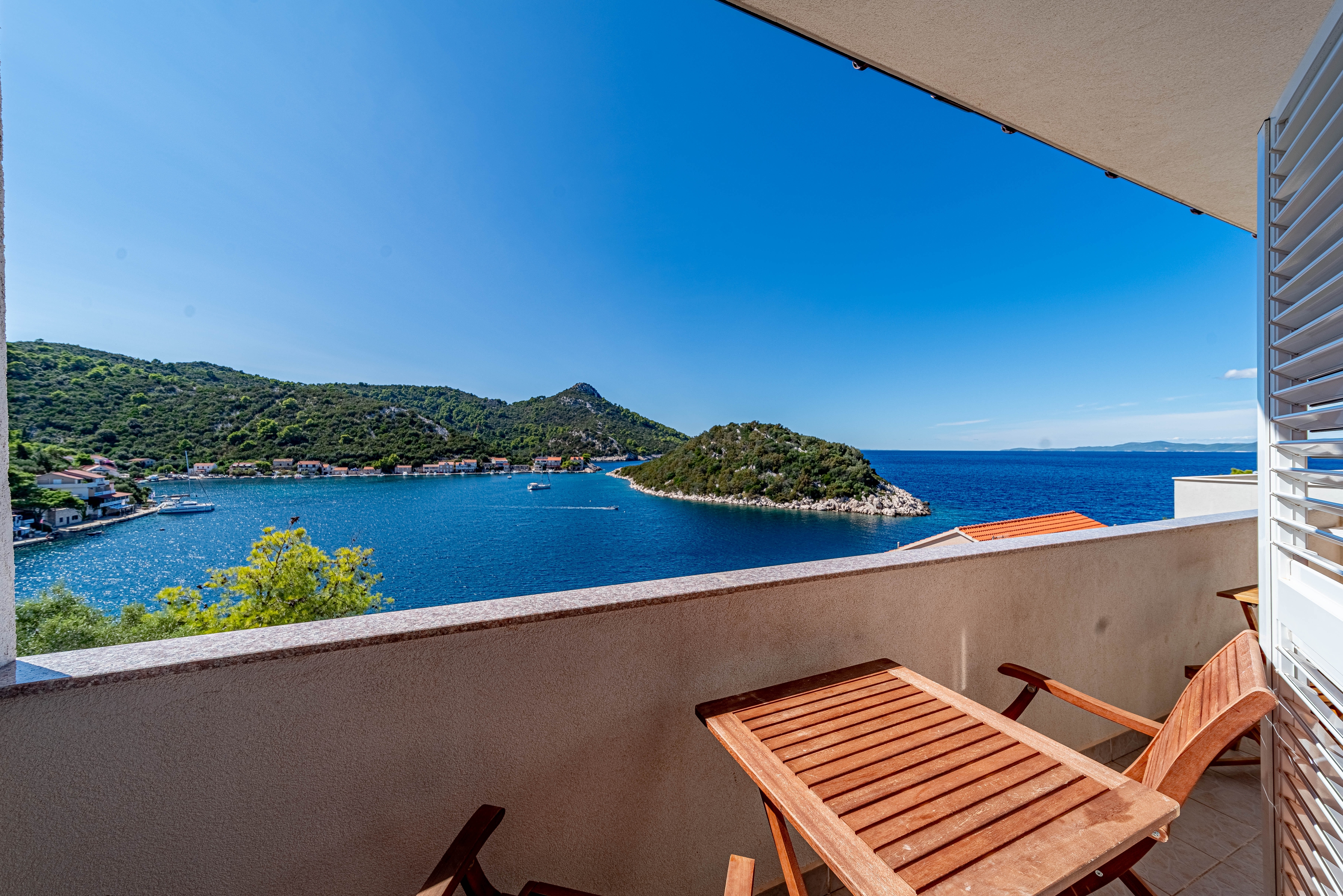 Two bedroom apartment with balcony and sea view Zaklopatica, Lastovo  A-b