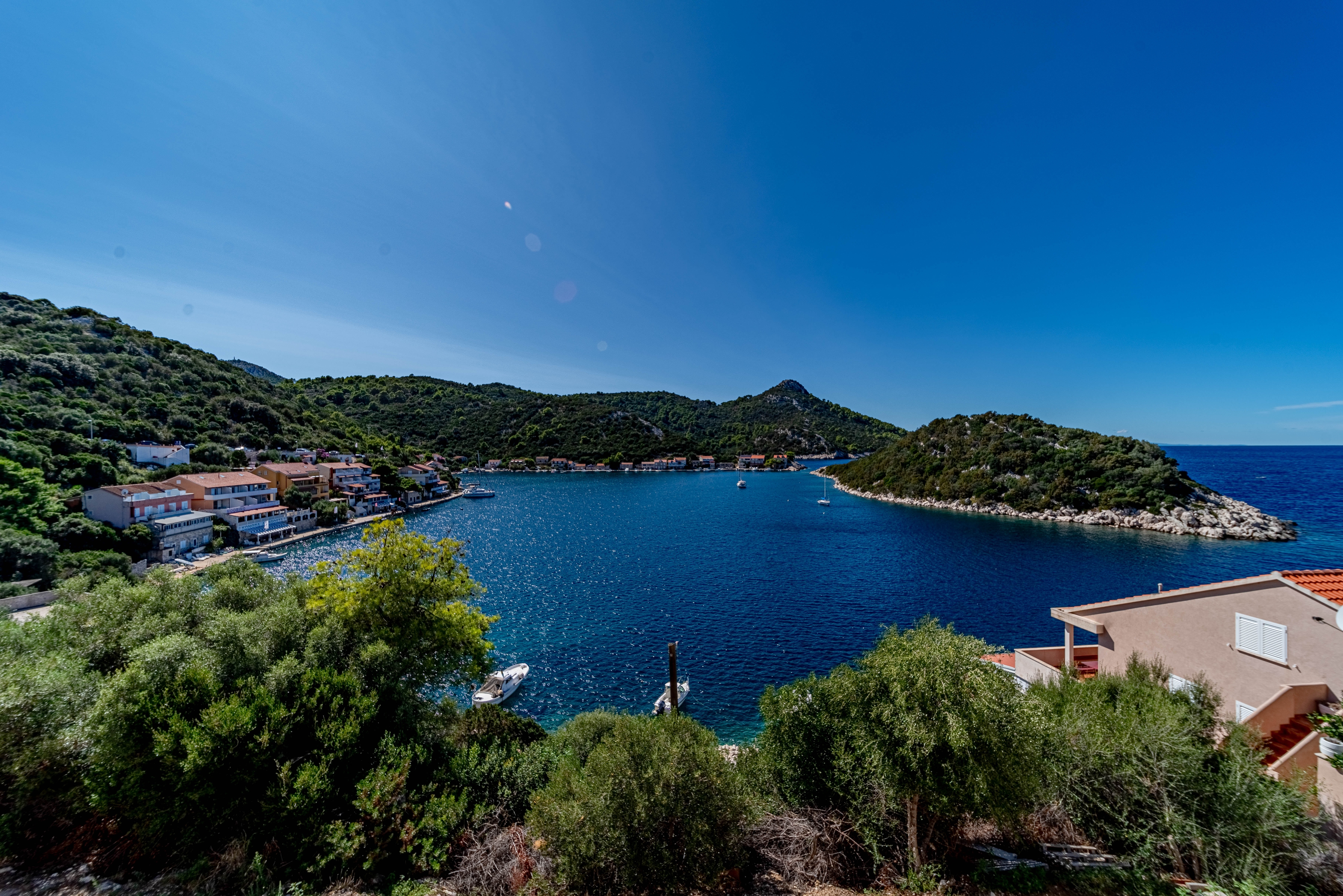 Two bedroom apartment with balcony and sea view Zaklopatica, Lastovo  A-b