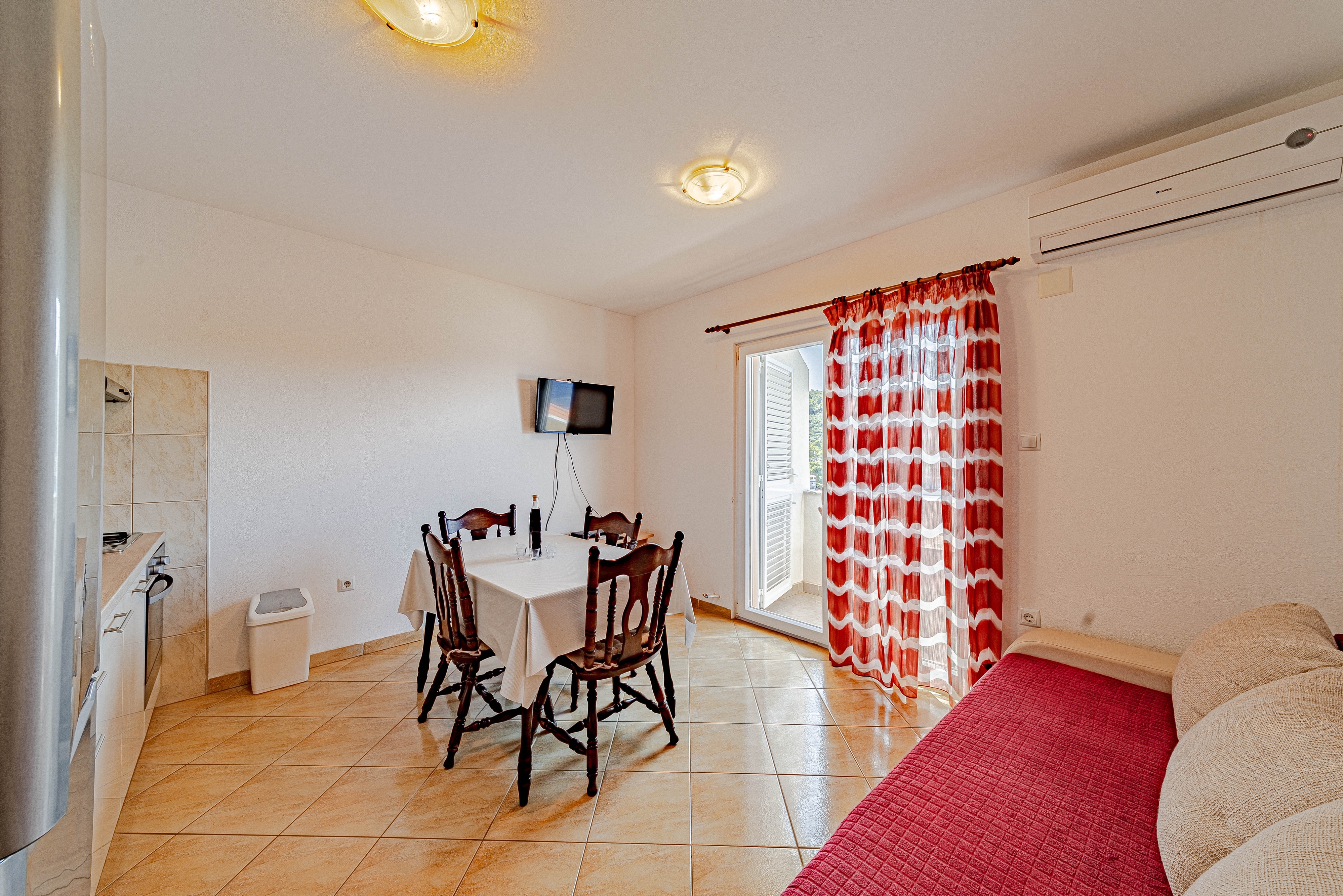 Two bedroom apartment with balcony and sea view Zaklopatica, Lastovo (A-12452-b) Two bedroom apartment with balcony and sea view Zaklopatica, Lastovo (A-12452-b)