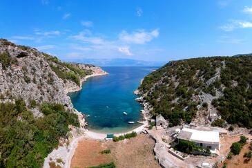 Kruševa, Hvar, Szálláshely 12459 - Nyaralóház a tenger közelében kavicsos stranddal.