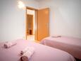 Kruševa, Bedroom 3 in the house, air condition available, (pet friendly) and WiFi.