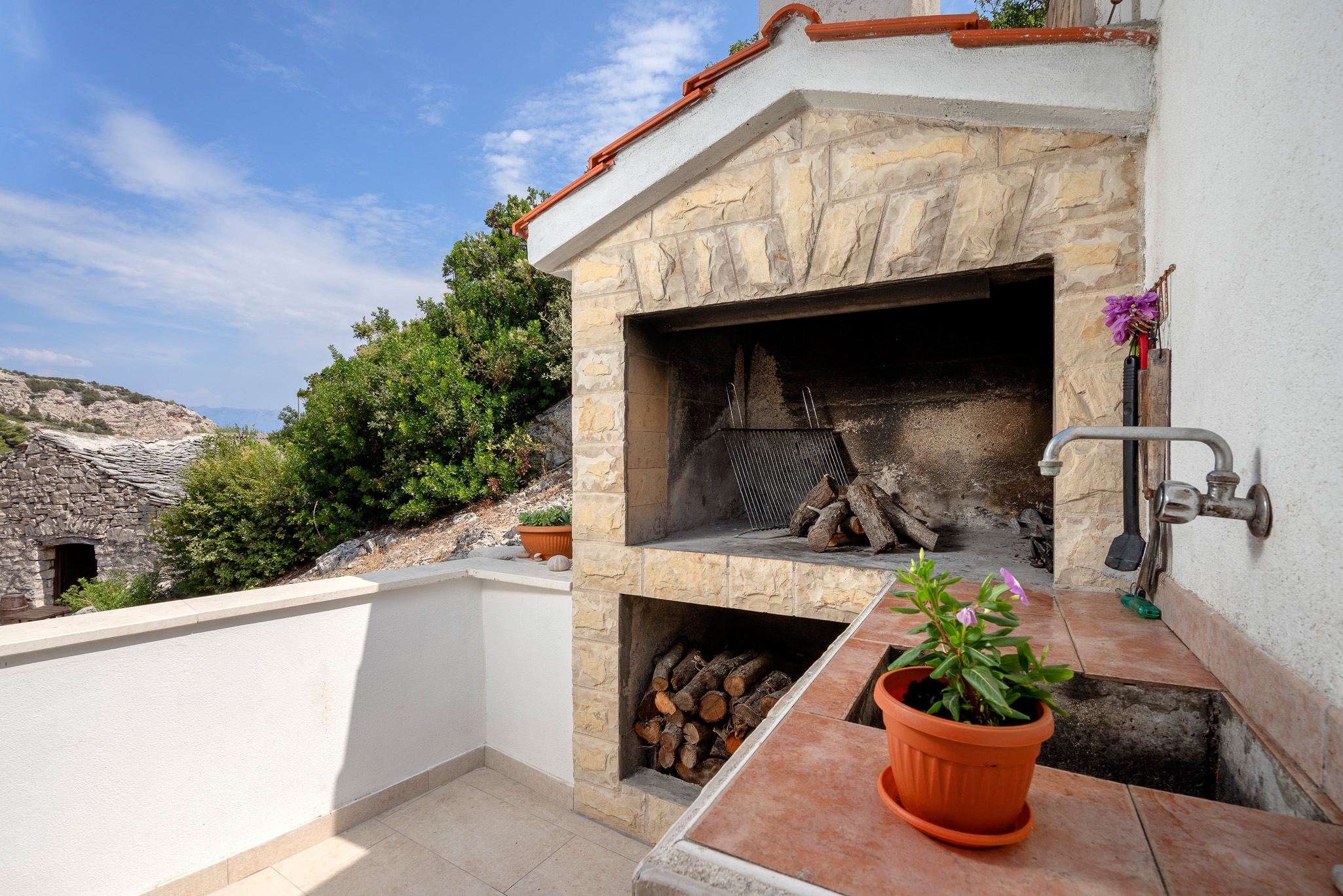 Comfortable and spacious house near beach Cove Kruševa, Hvar  K