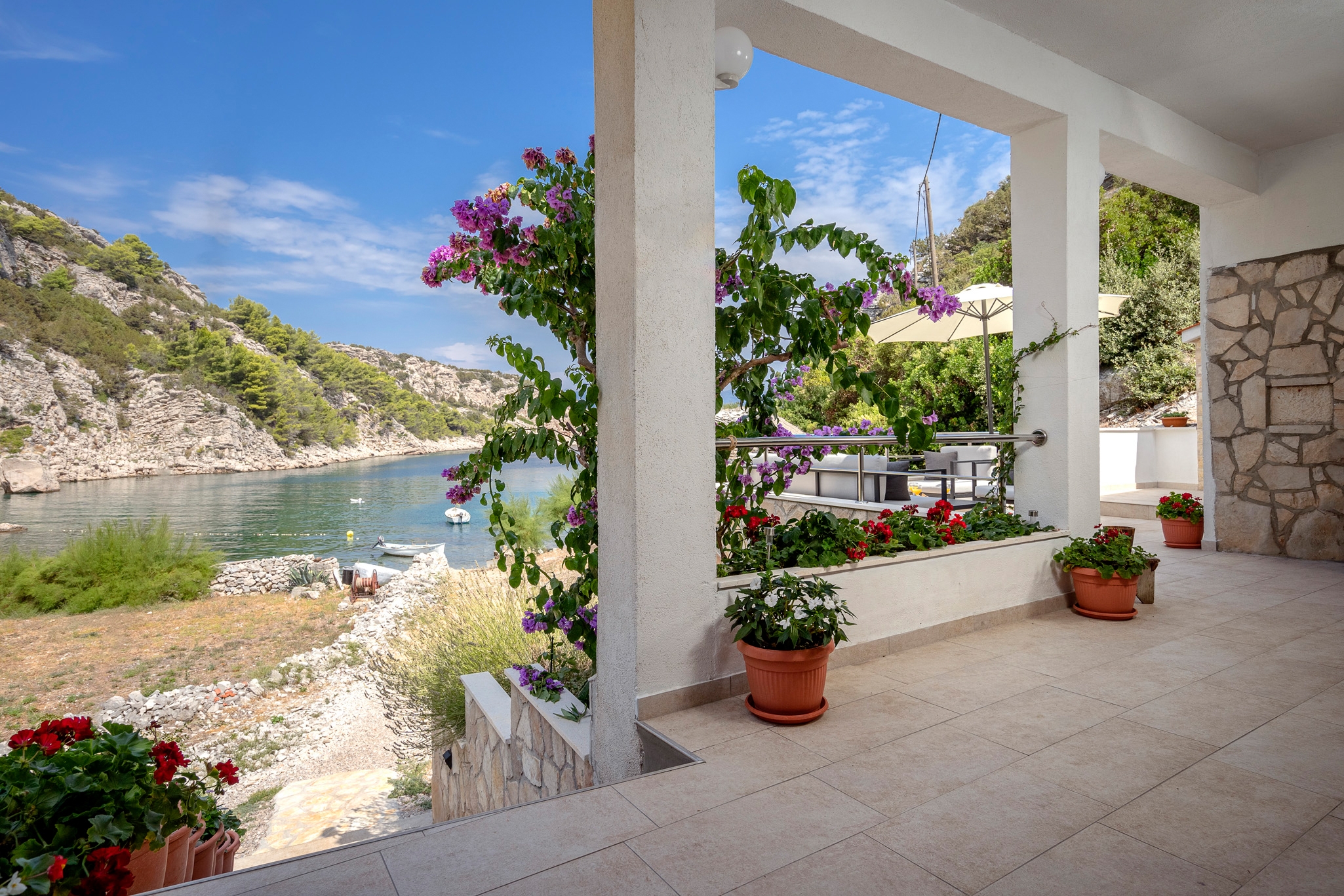 Comfortable and spacious house near beach Cove Kruševa, Hvar  K