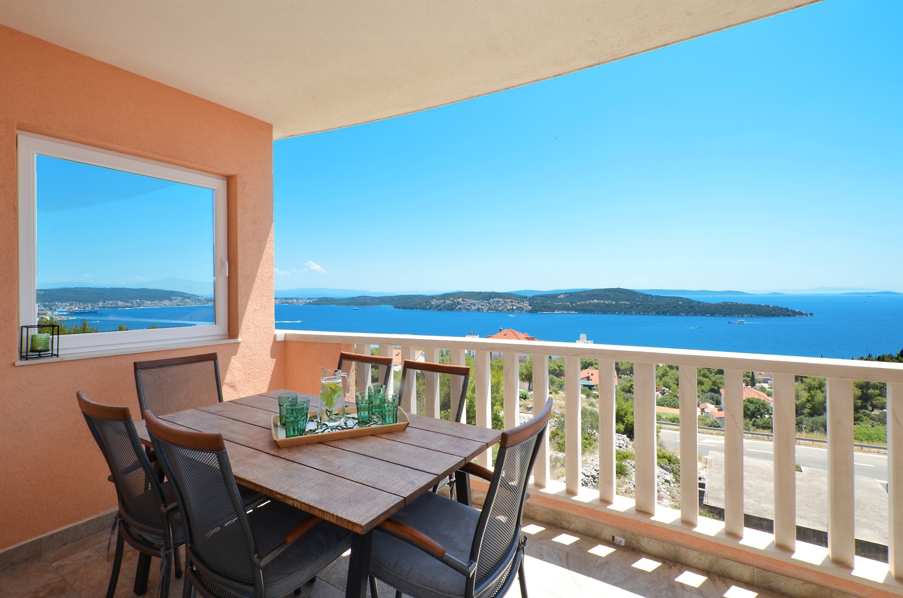 Jednosobni apartman s terasom i pogledom na more Seget Donji, Trogir  A-c