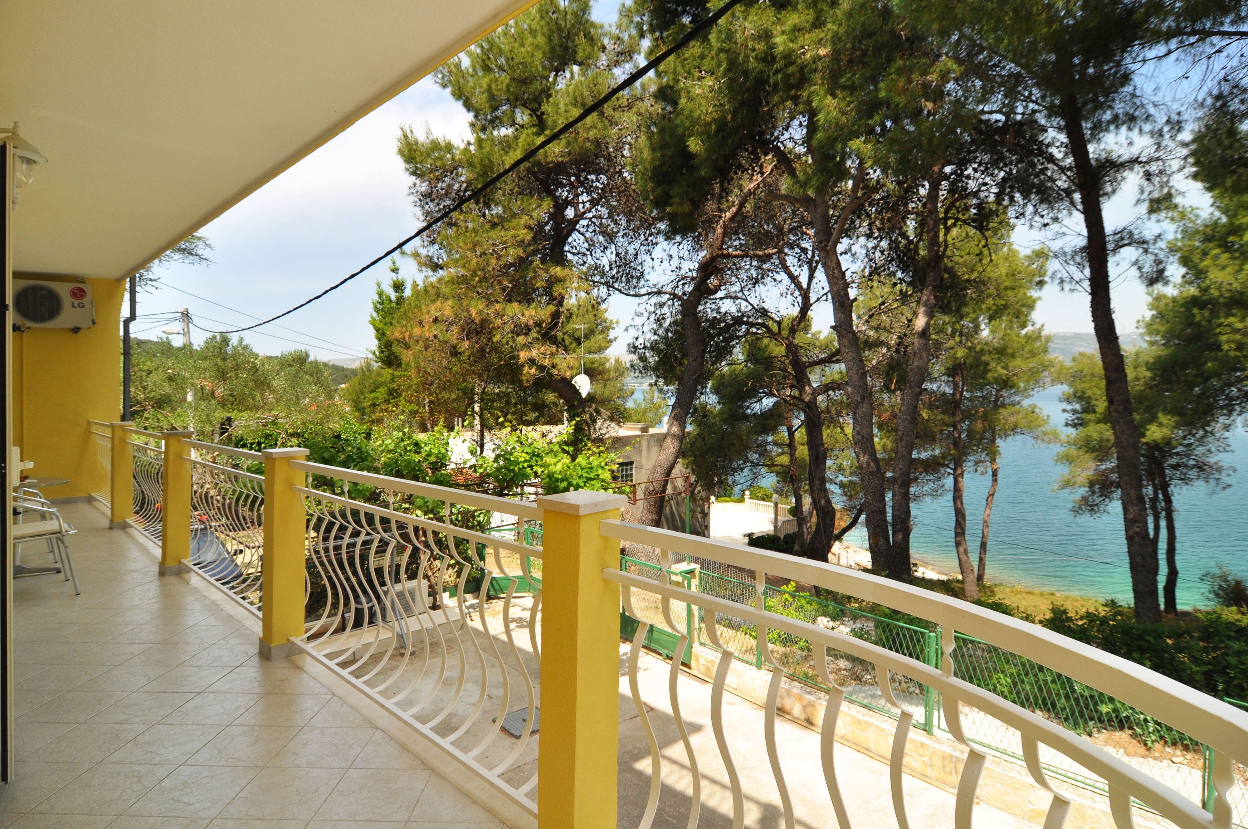 Two bedroom apartment near beach Slatine, Čiovo  A-a