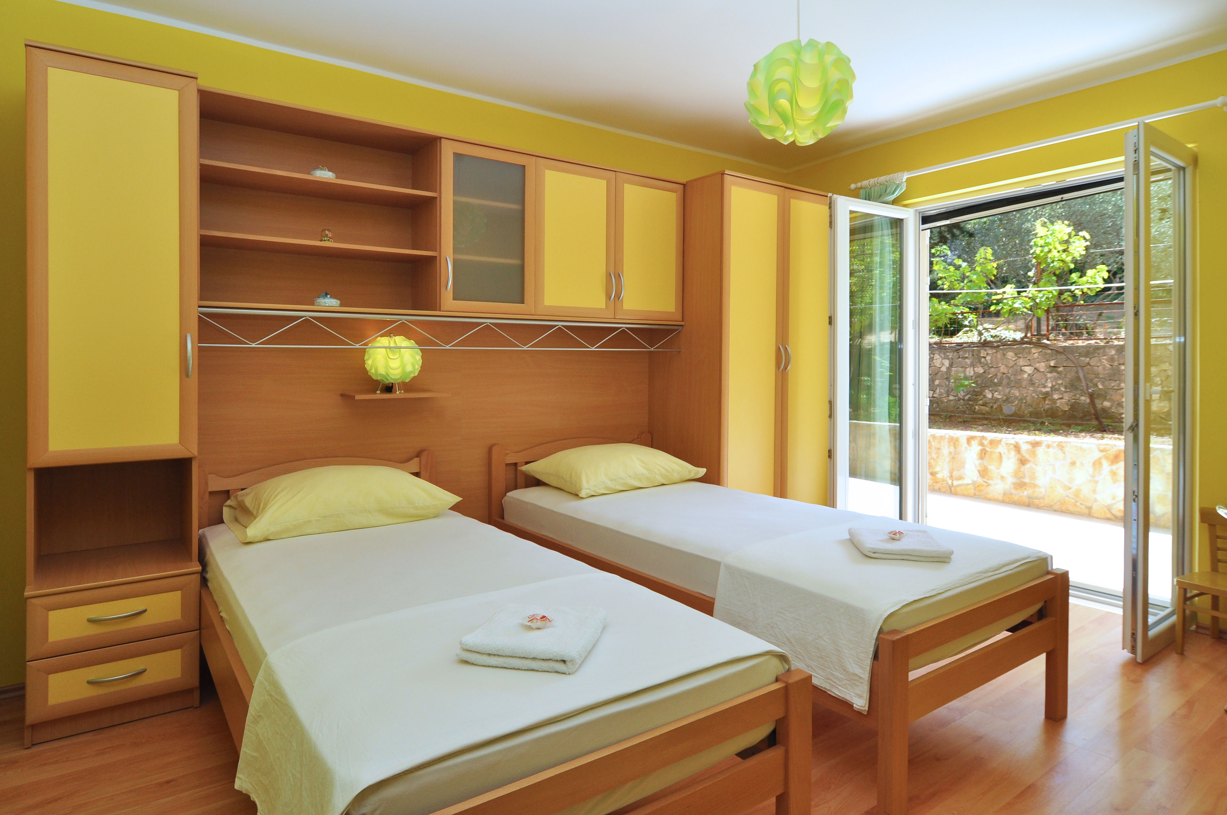 Two bedroom apartment near beach Slatine, Čiovo  A-a