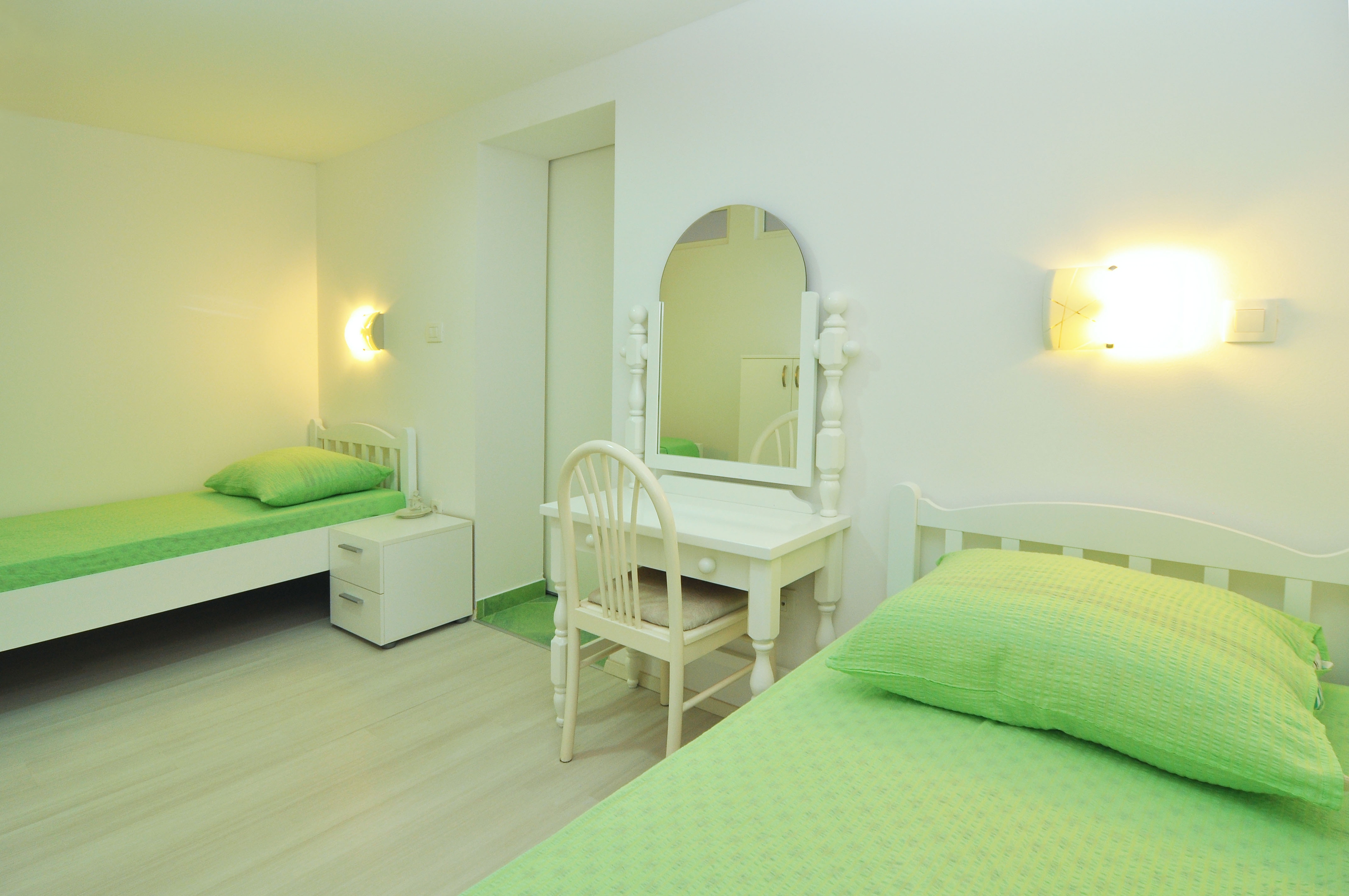 Two bedroom apartment near beach Slatine, Čiovo  A-b