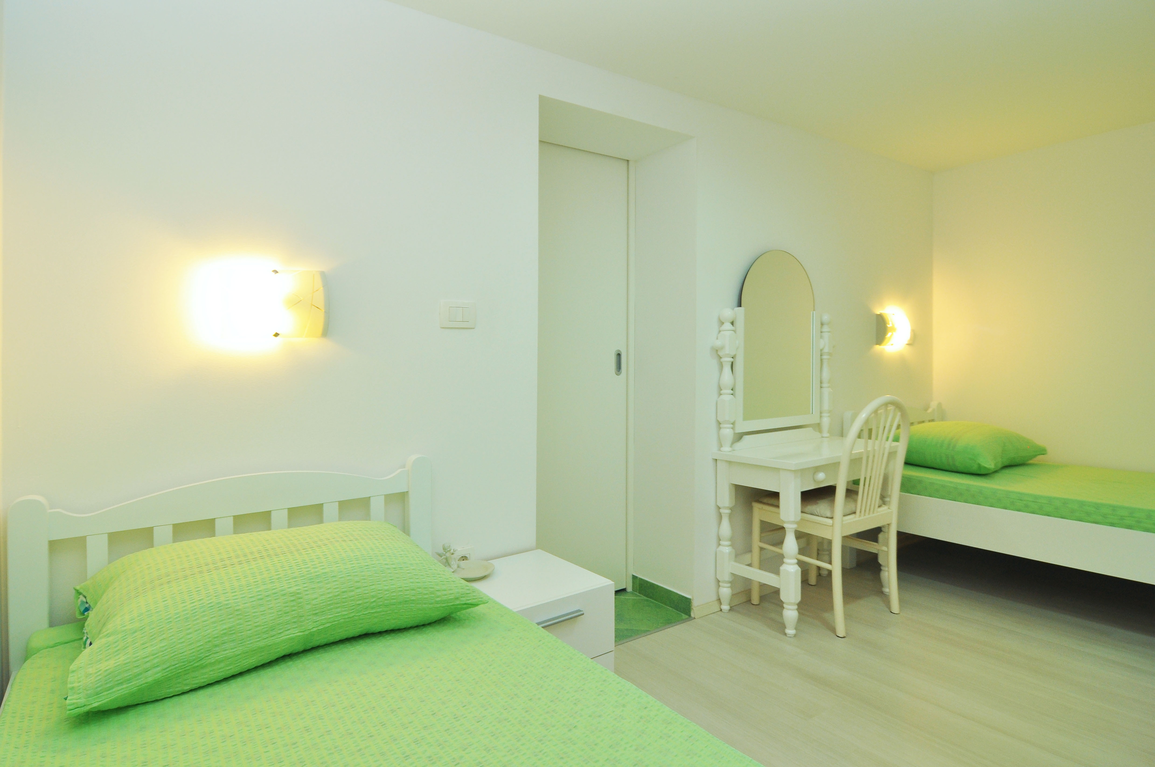 Two bedroom apartment near beach Slatine, Čiovo  A-b