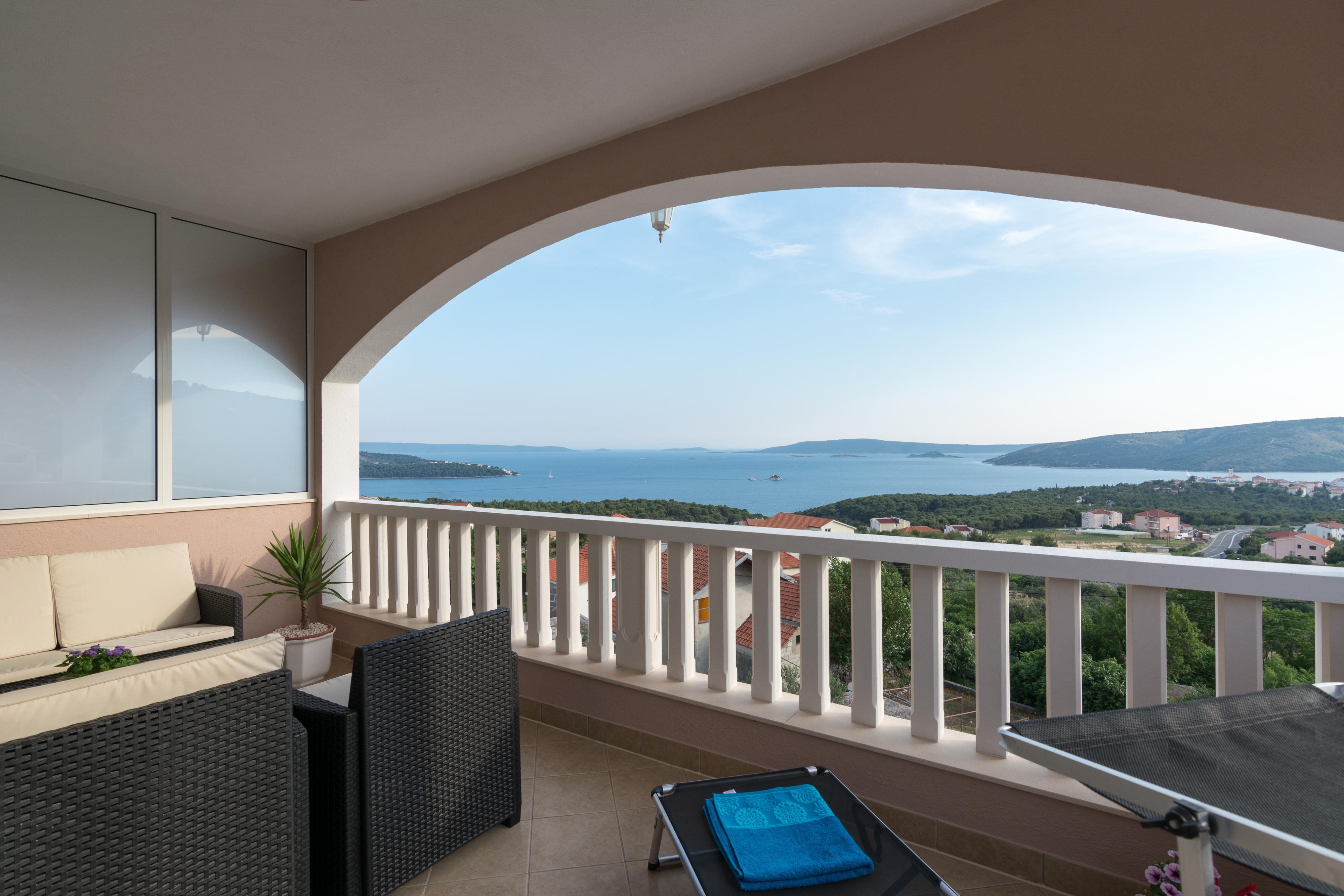 Studio flat with terrace and sea view Seget Vranjica, Trogir  AS-b