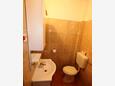 Borje, Bathroom in the studio-apartment, (pet friendly) and WiFi.