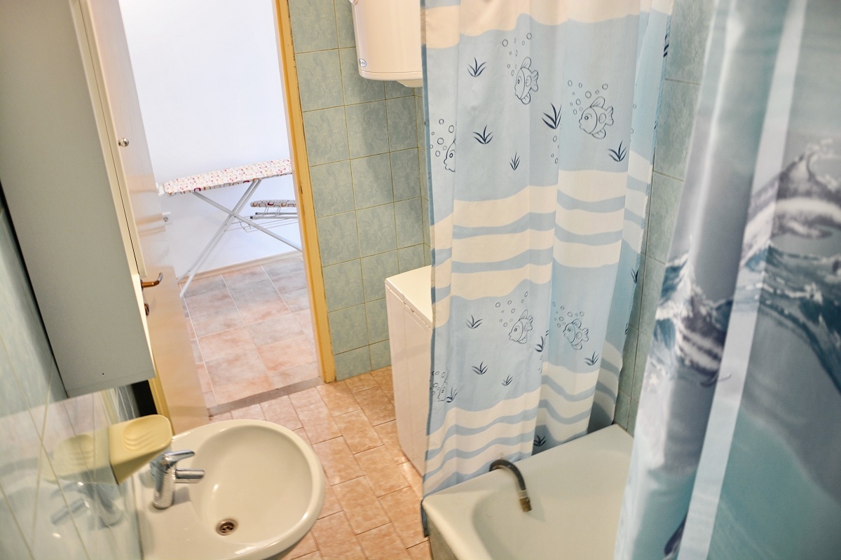 Two bedroom apartment near beach Vrsi - Mulo, Zadar  A-a