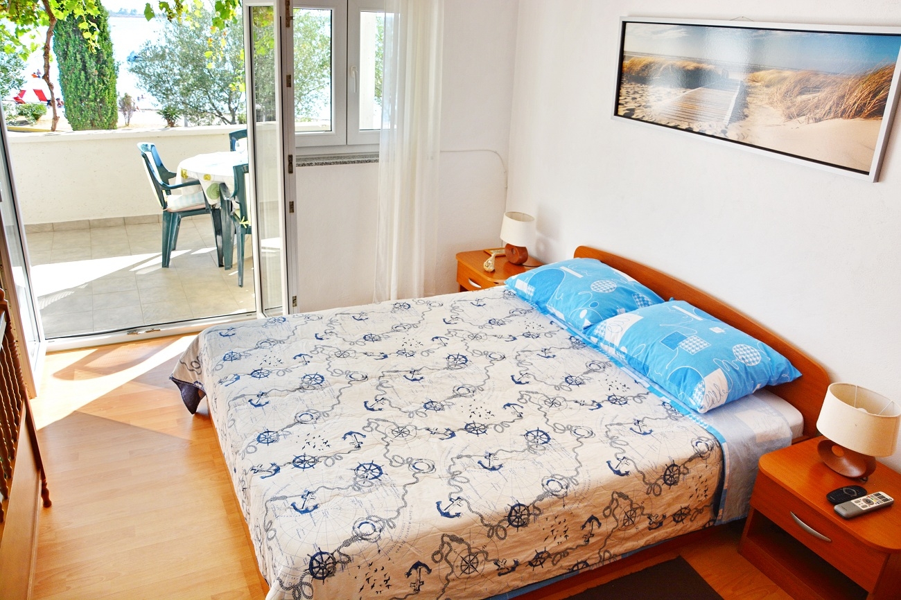 Two bedroom apartment near beach Vrsi - Mulo, Zadar  A-a