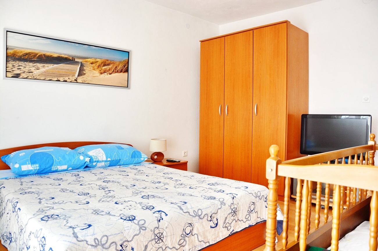 Two bedroom apartment near beach Vrsi - Mulo, Zadar  A-a