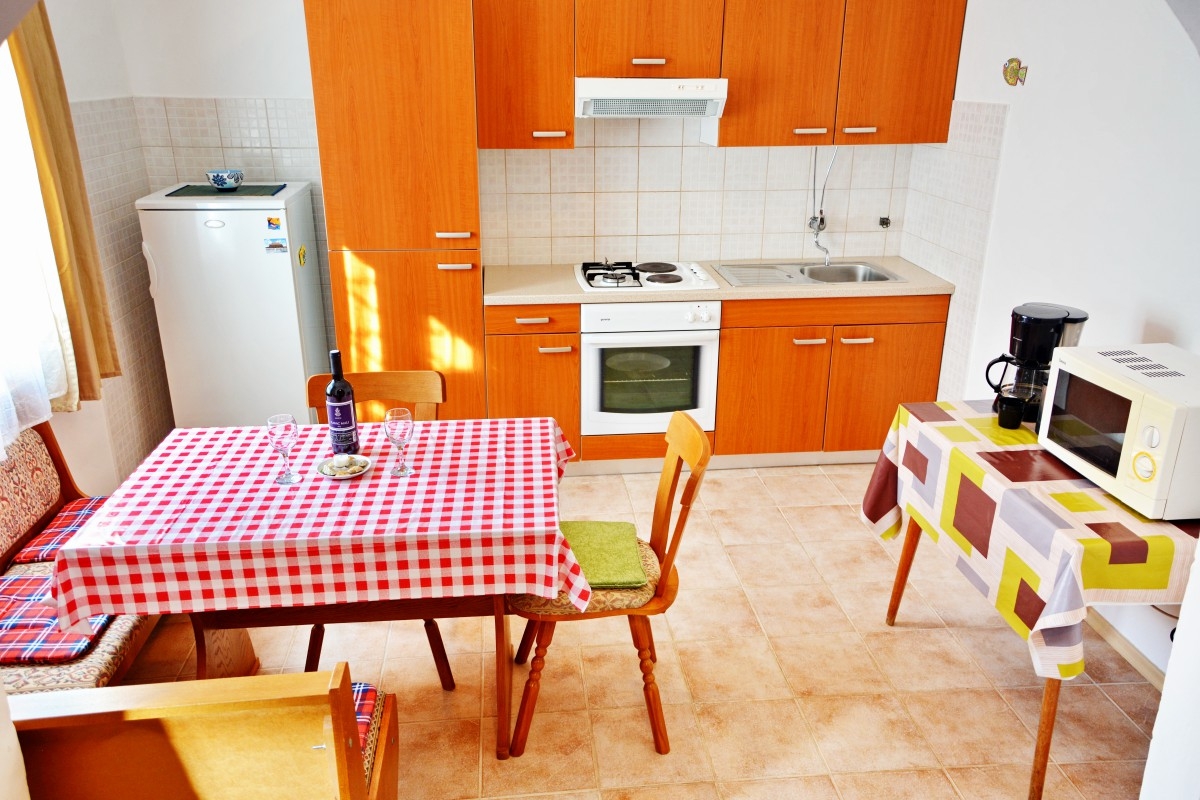 Two bedroom apartment near beach Vrsi - Mulo, Zadar  A-a