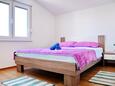 Ložnice 1 Vrsi - Mulo, Ložnice 1 v ubytování typu apartment, s klimatizací, domácí mazlíčci povoleni a WiFi.