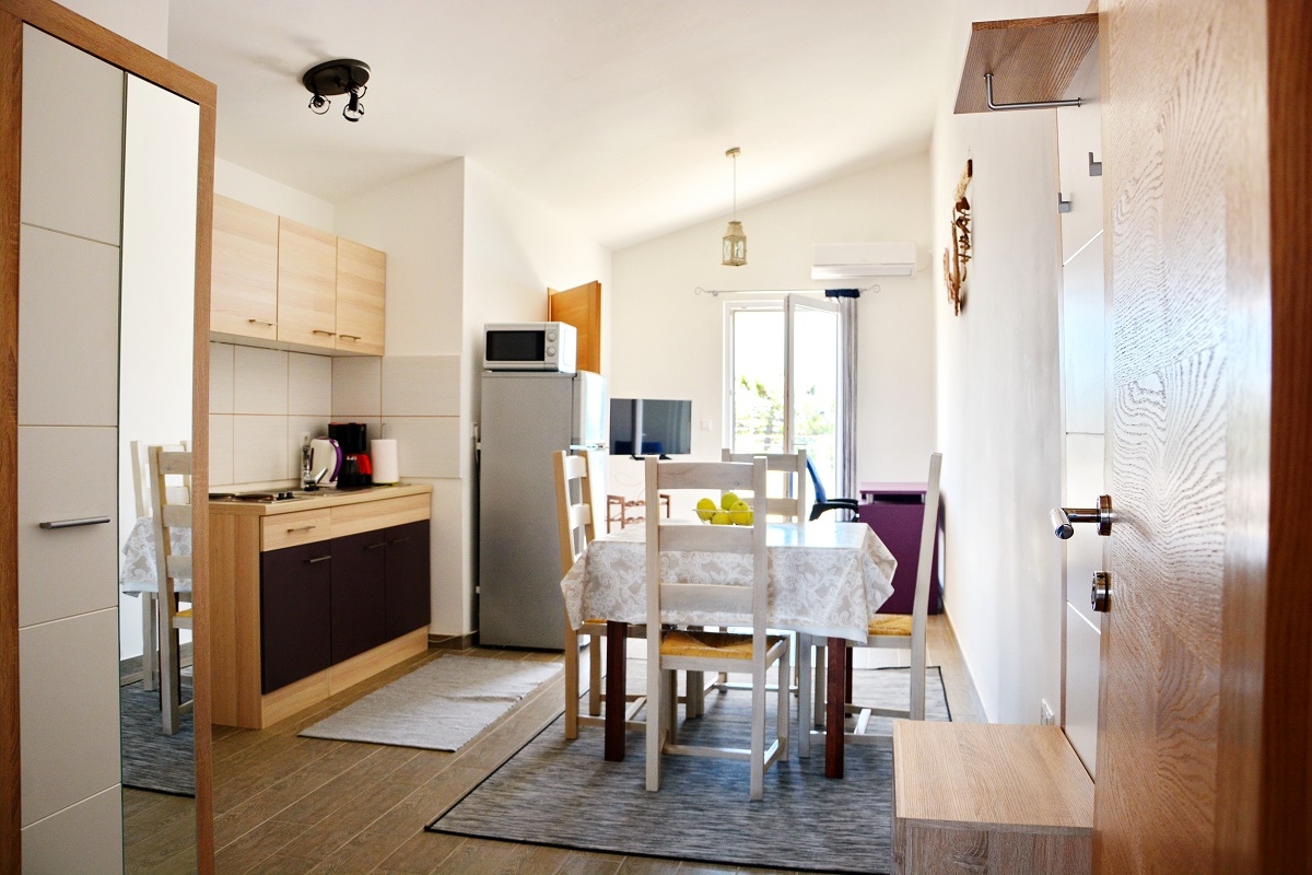 Two bedroom apartment near beach Vrsi - Mulo, Zadar (A-12519-b)