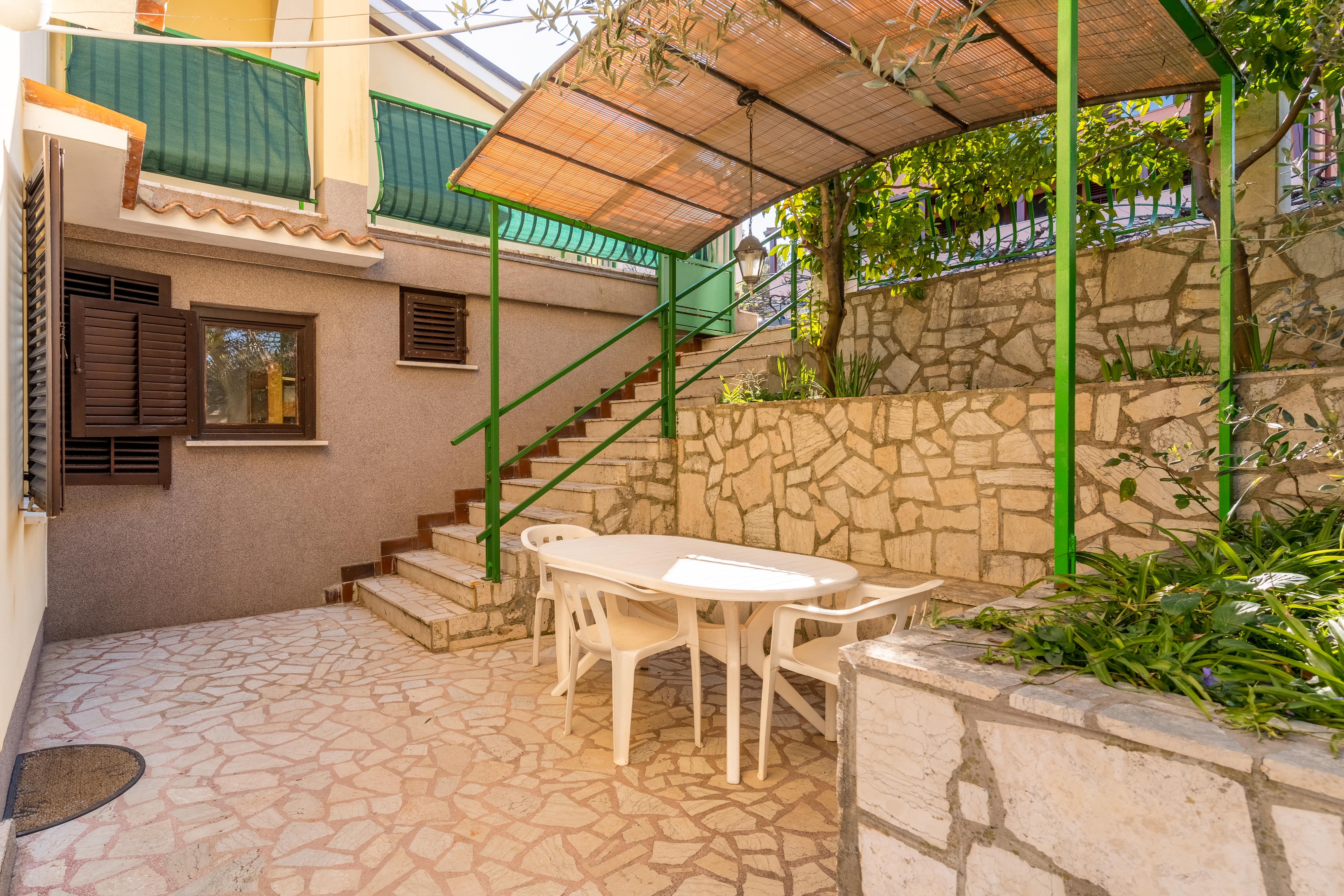Two bedroom apartment with terrace Mali Lošinj, Lošinj  A-a
