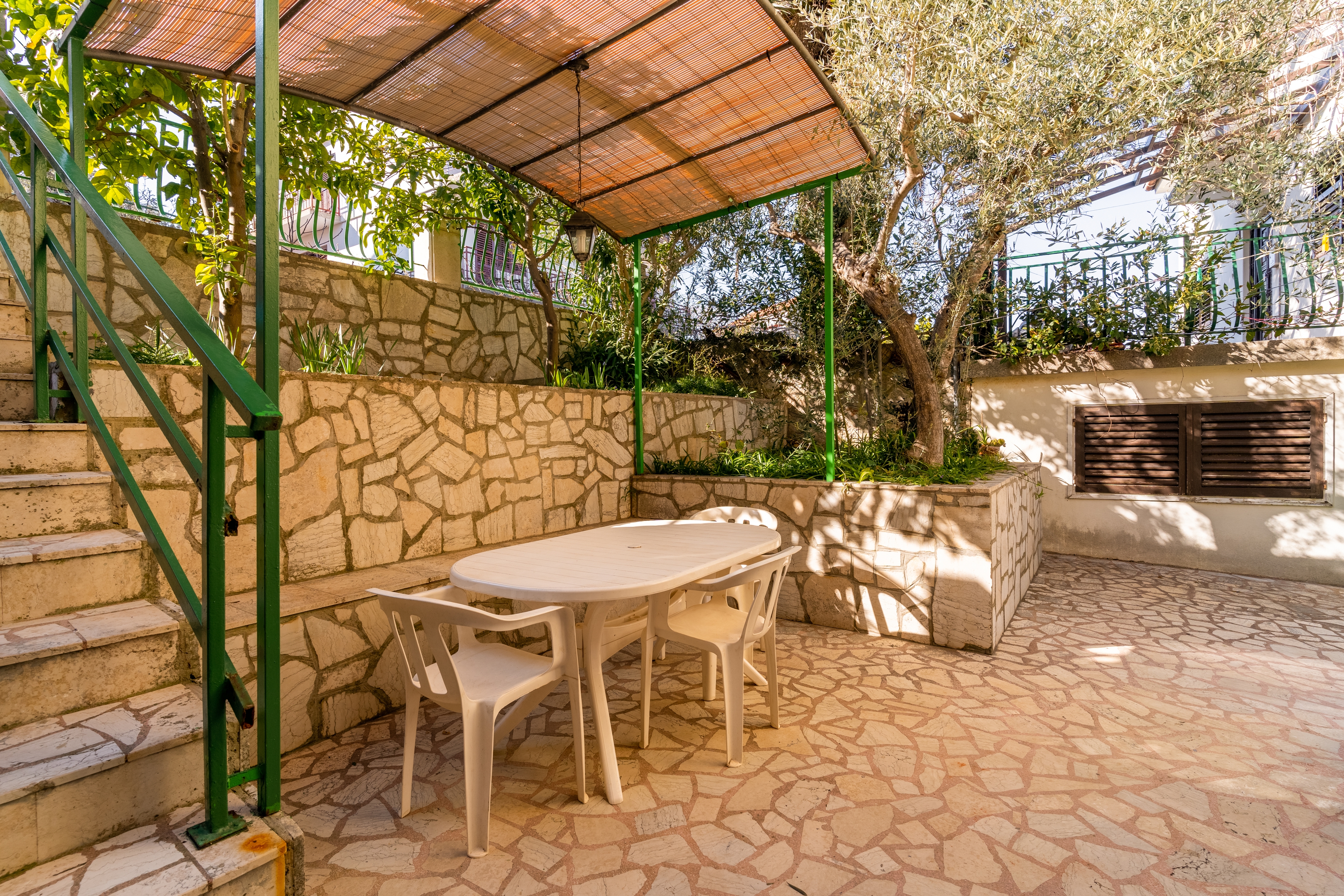Two bedroom apartment with terrace Mali Lošinj, Lošinj  A-a