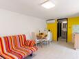 Blagovaonica Mali Lošinj, Blagovaonica u smještaju tipa studio-apartment, dostupna klima, kućni ljubimci dozvoljeni i WiFi.