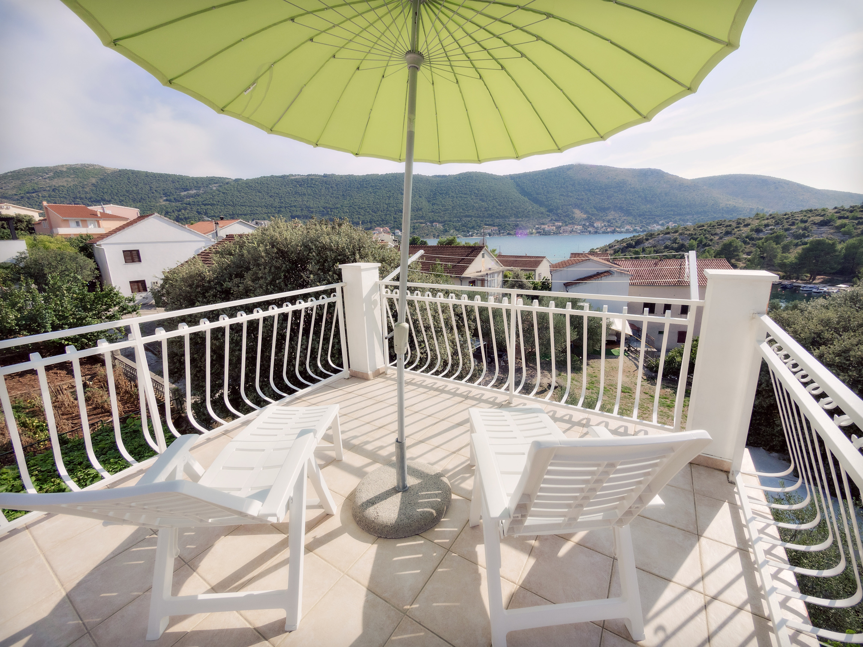 Two bedroom apartment with terrace and sea view Grebaštica, Šibenik  A-a