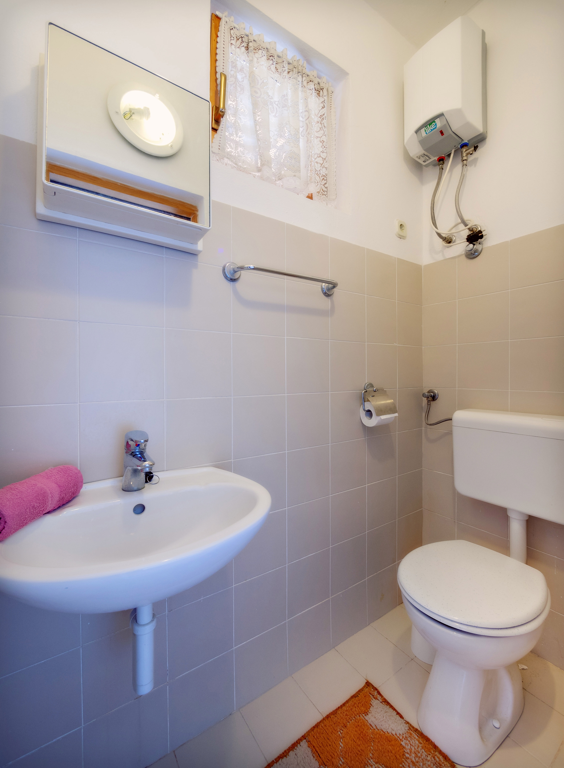 Three bedroom apartment with terrace Grebaštica, Šibenik  A-a