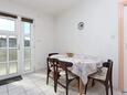 Crikvenica, Dining room in the apartment, WiFi.