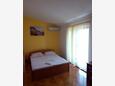 Spavaća soba Grebaštica, Spavaća soba u smještaju tipa apartment, dostupna klima i WiFi.