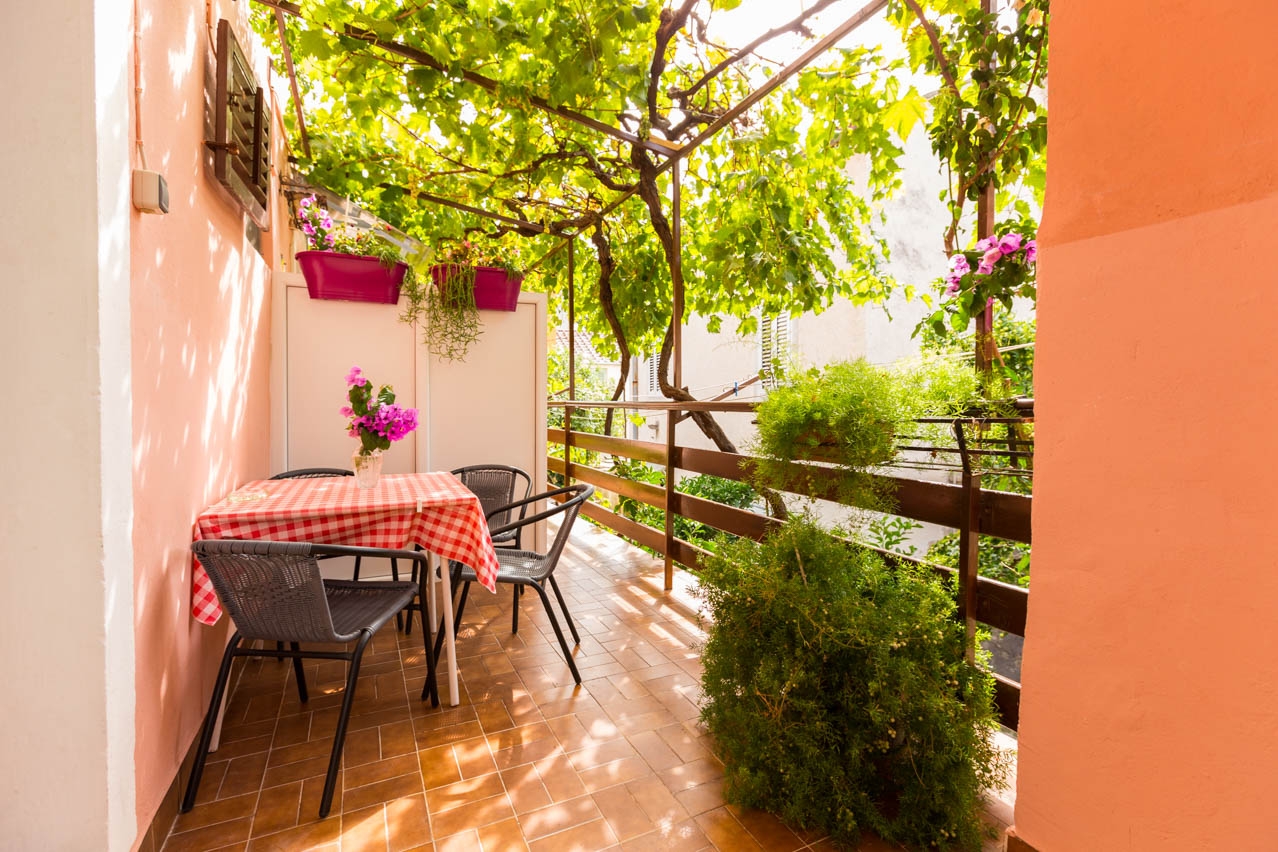 Two bedroom apartment with terrace Mali Lošinj, Lošinj  A-a