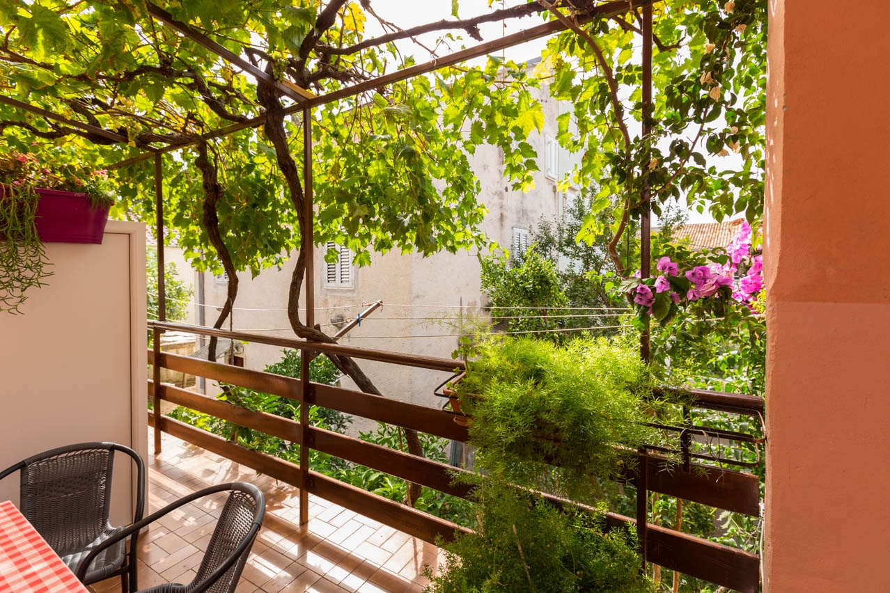 Two bedroom apartment with terrace Mali Lošinj, Lošinj  A-a