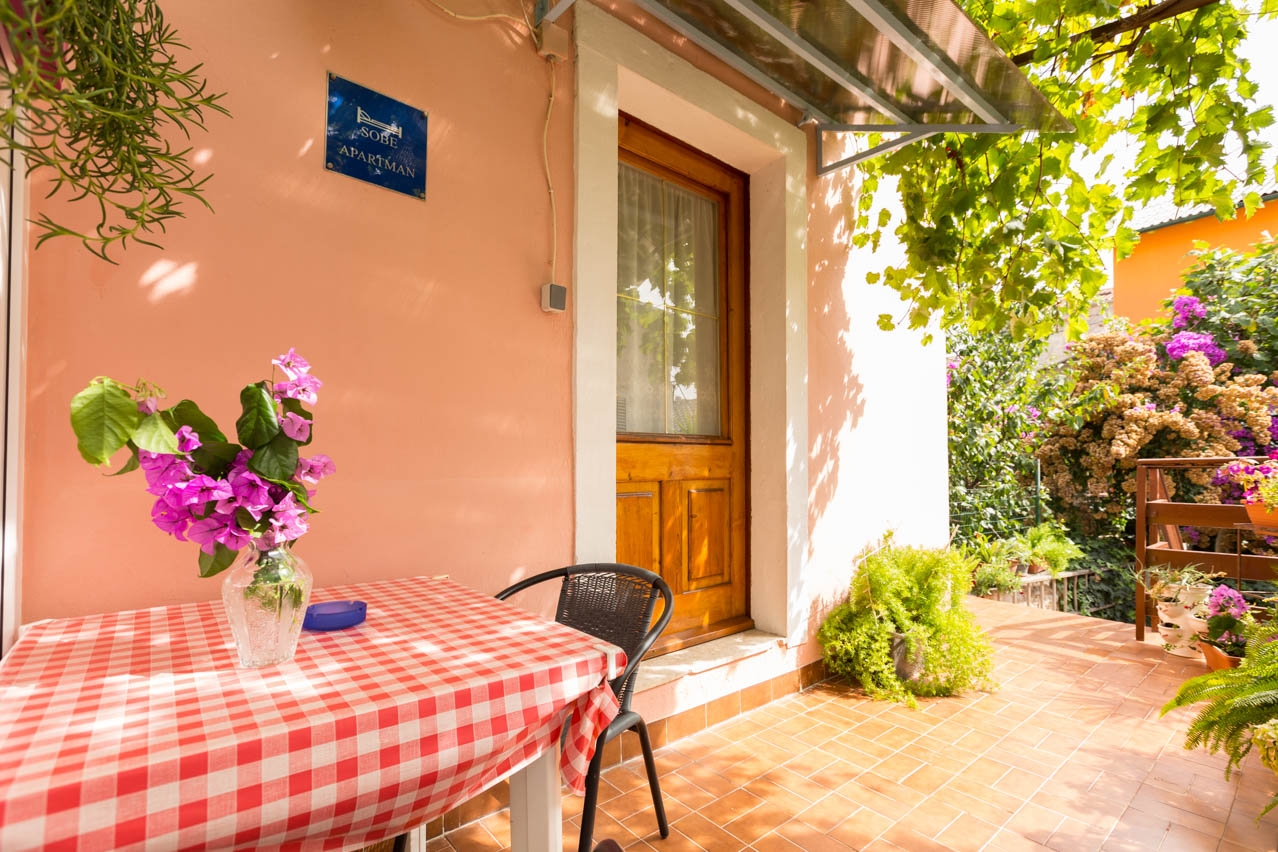 Studio flat with terrace Mali Lošinj, Lošinj (AS-12634-a) Studio flat with terrace Mali Lošinj, Lošinj (AS-12634-a)