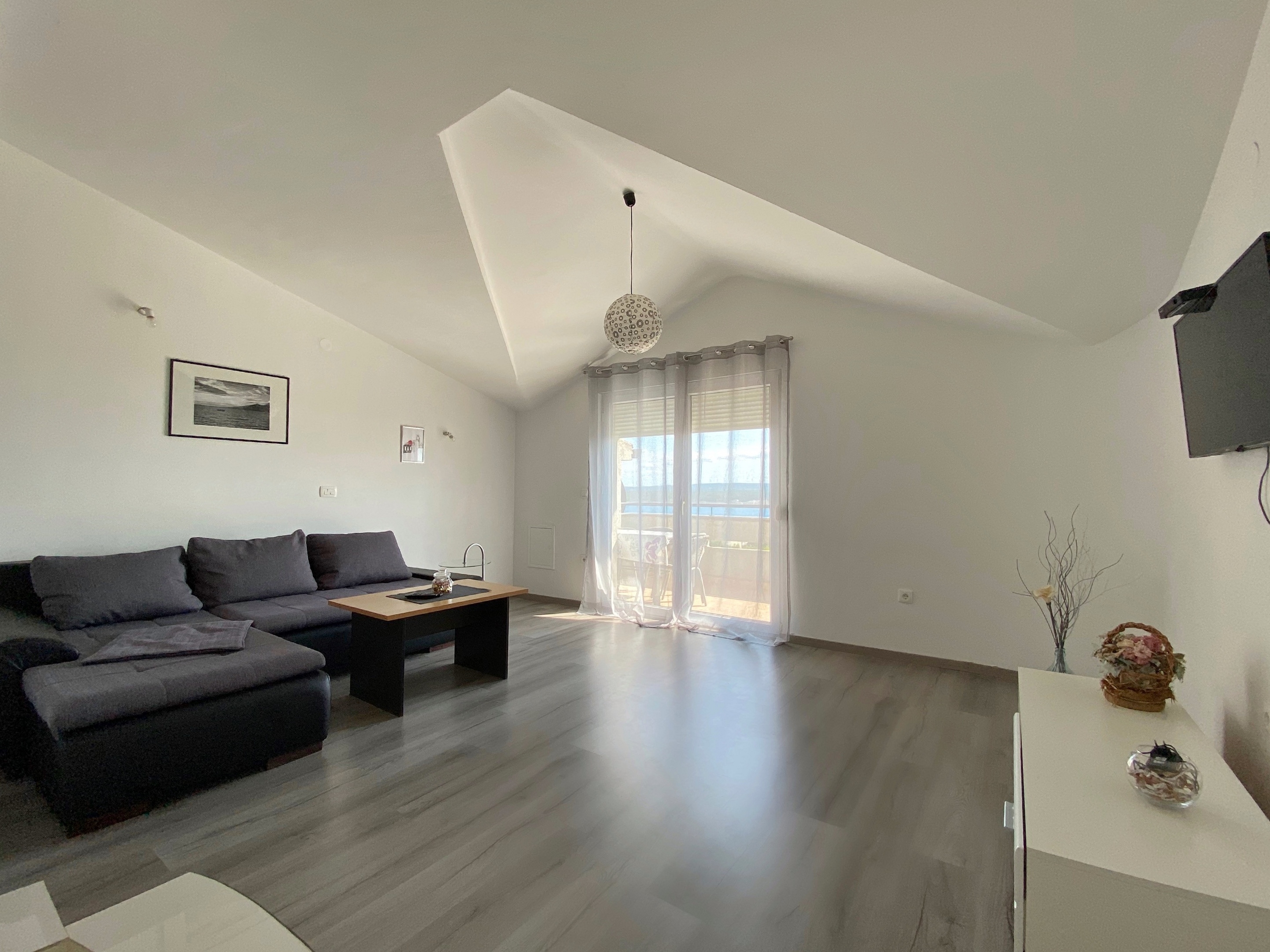 Two bedroom apartment with terrace and sea view Maslenica, Novigrad  A-b