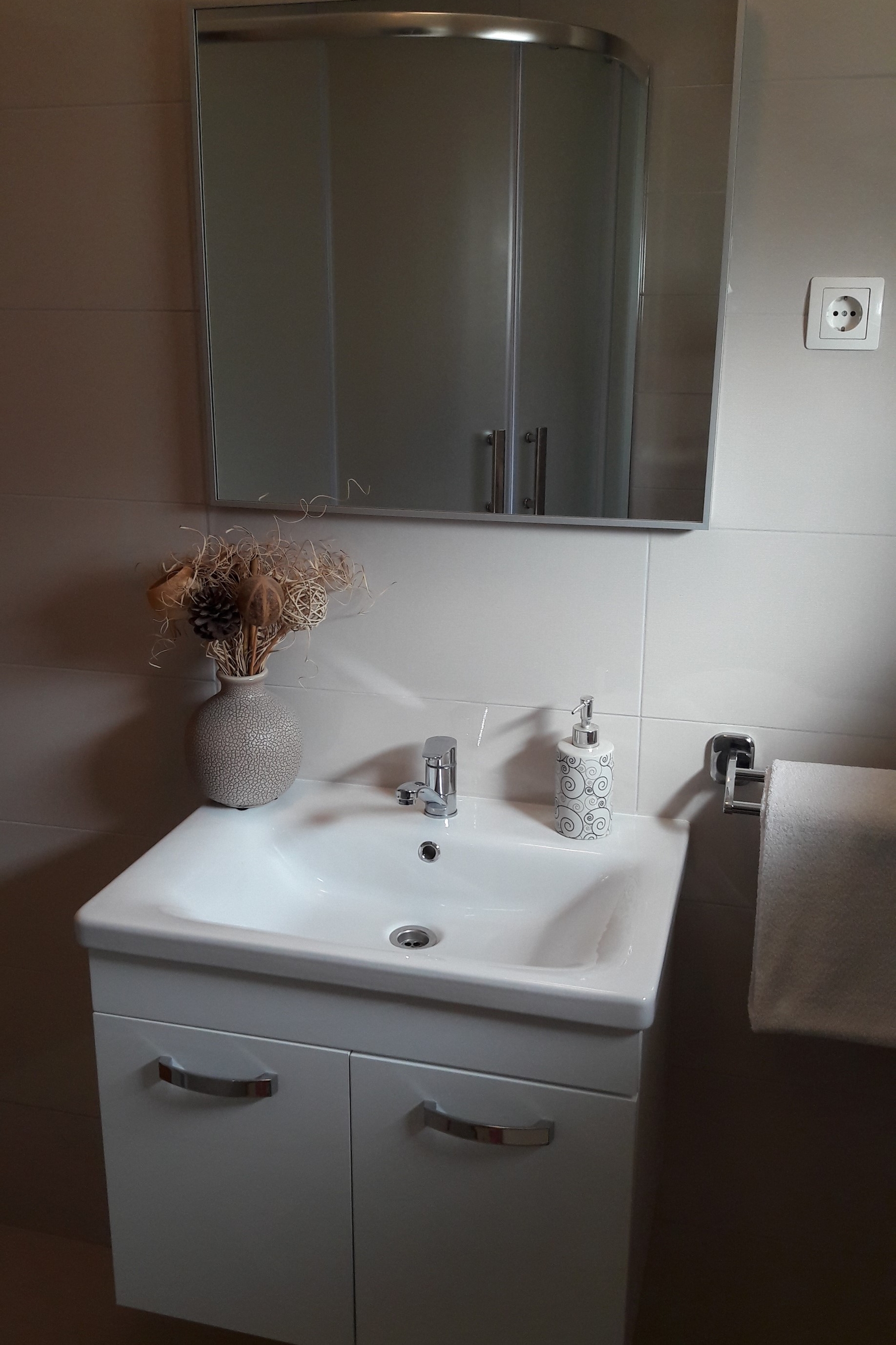 Two bedroom apartment with balcony and sea view Vinišće, Trogir  A-a