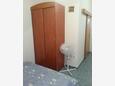Vinišće, Bedroom in the studio-apartment, air condition available and WiFi.