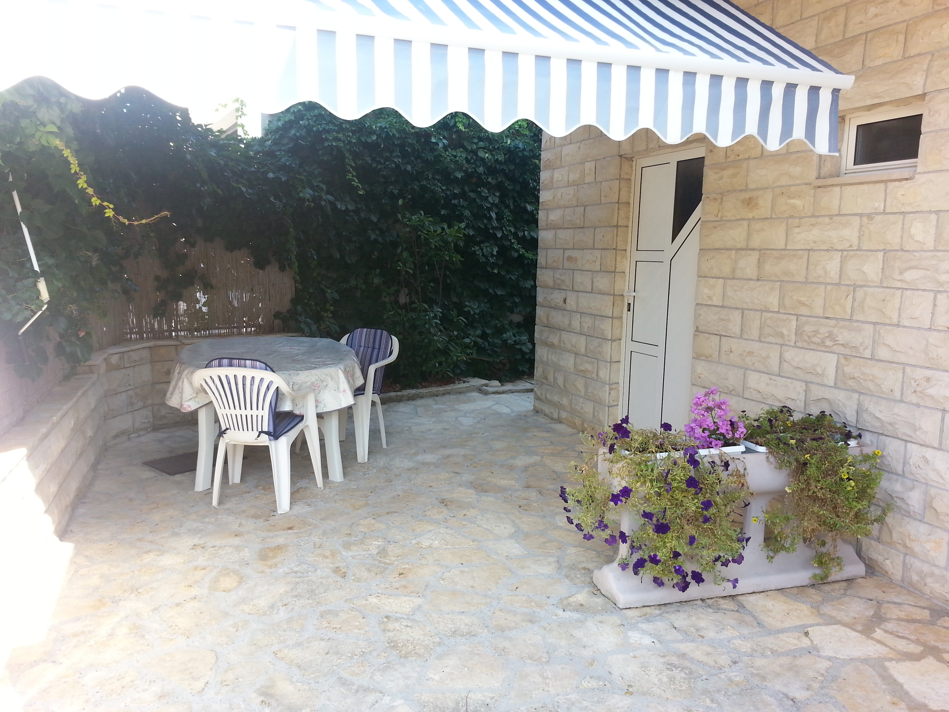 Studio flat with terrace Vinišće, Trogir (AS-12637-a) Studio flat with terrace Vinišće, Trogir (AS-12637-a)