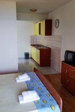 Kitchen Ivan Dolac, Kitchen in the studio-apartment, (pet friendly) and WiFi.