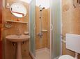 Prižba, Bathroom in the studio-apartment, (pet friendly) and WiFi.